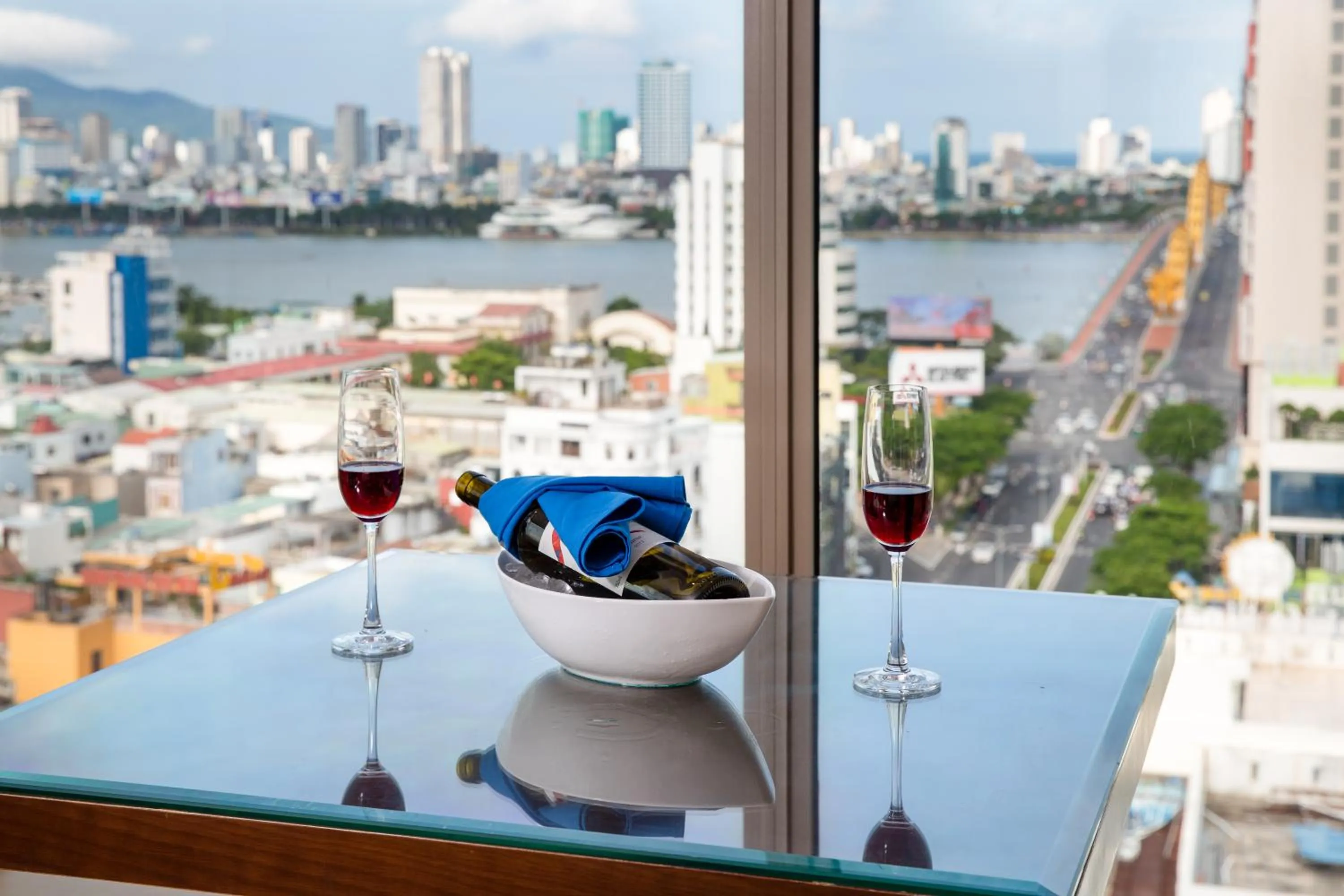 Dining area in Mitisa Hotel Da Nang - Near Dragon Bridge