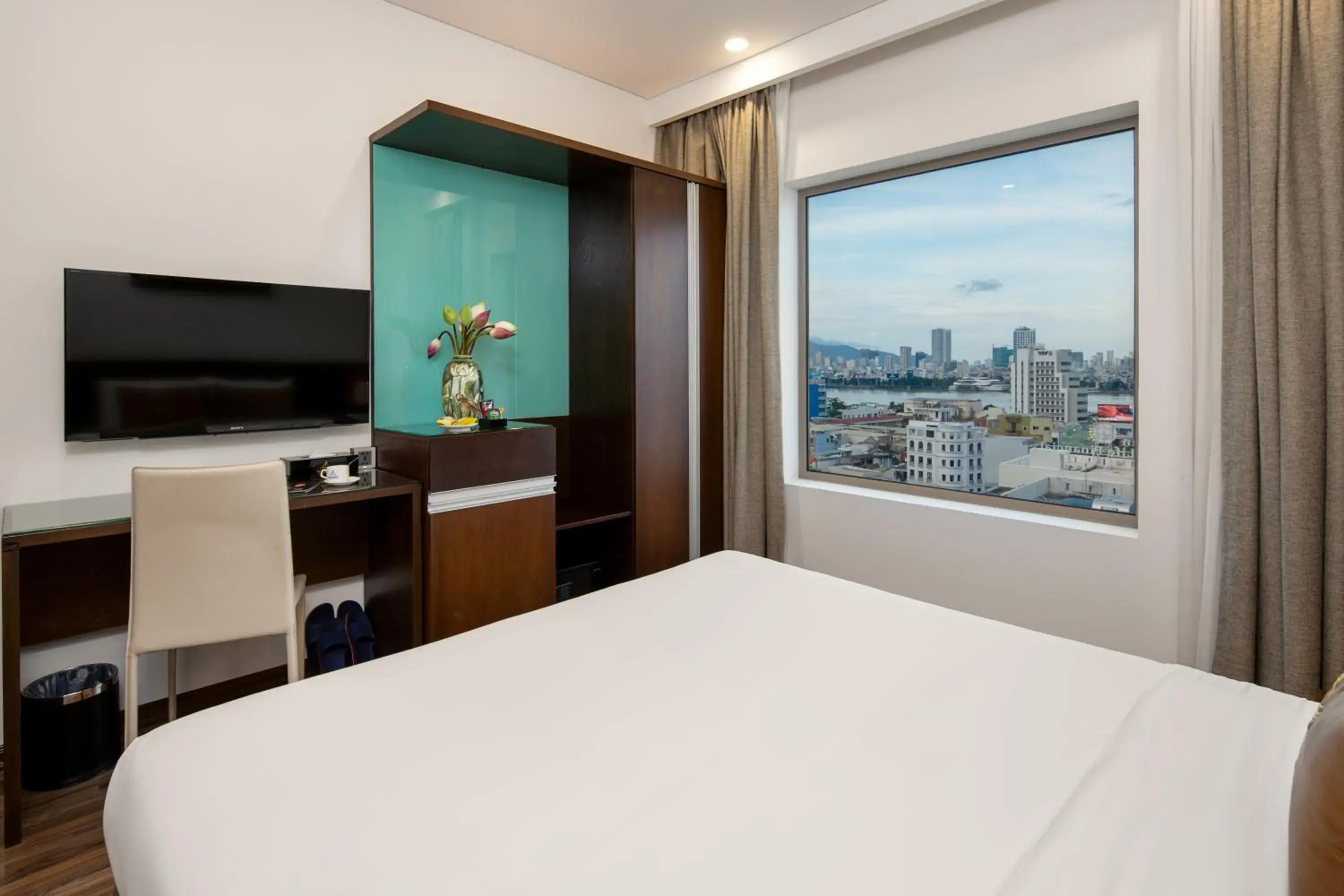 Deluxe Double Room with River View in Mitisa Hotel Da Nang - Near Dragon Bridge Deluxe Double Room with River View in Mitisa Hotel Da Nang - Near Dragon Bridge