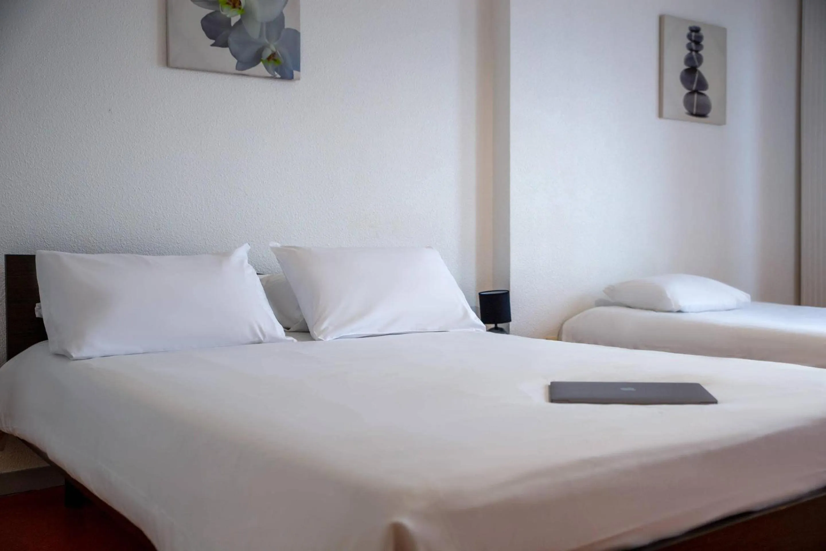 Bedroom, Bed in Comfort Aparthotel Besancon Hauts du Chazal