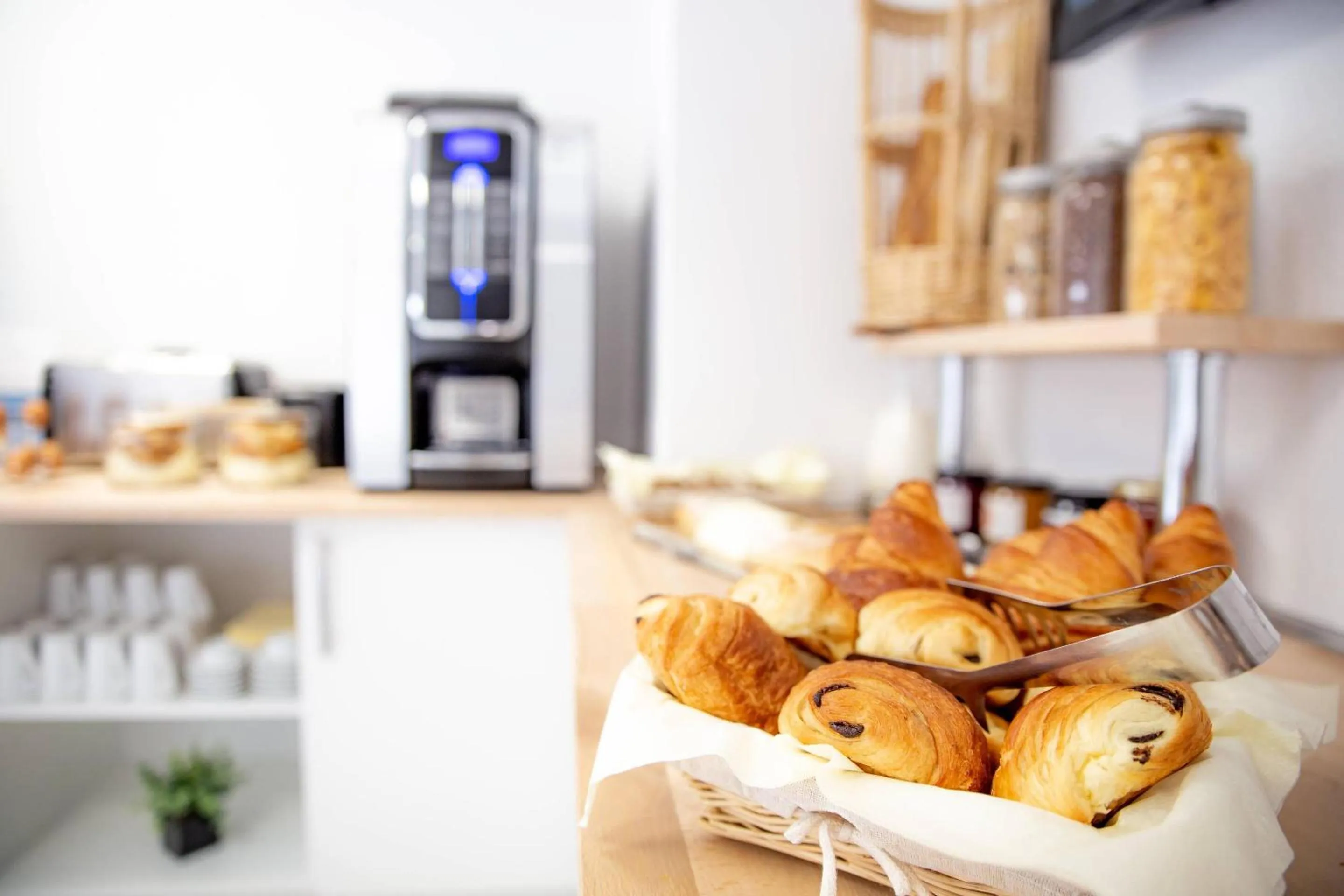 Breakfast in Comfort Aparthotel Besancon Hauts du Chazal