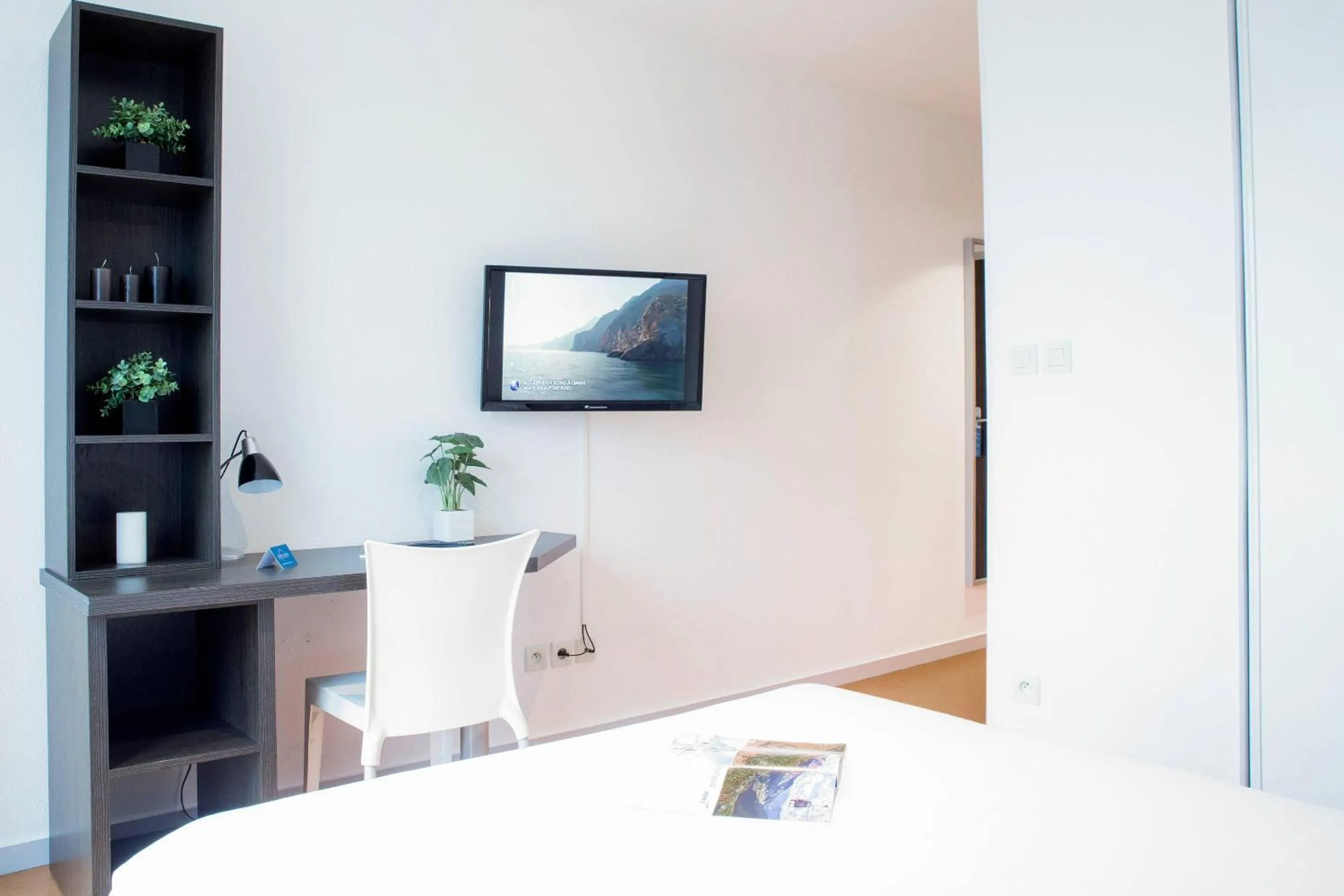 Bedroom, Bed in Comfort Aparthotel Besancon Hauts du Chazal