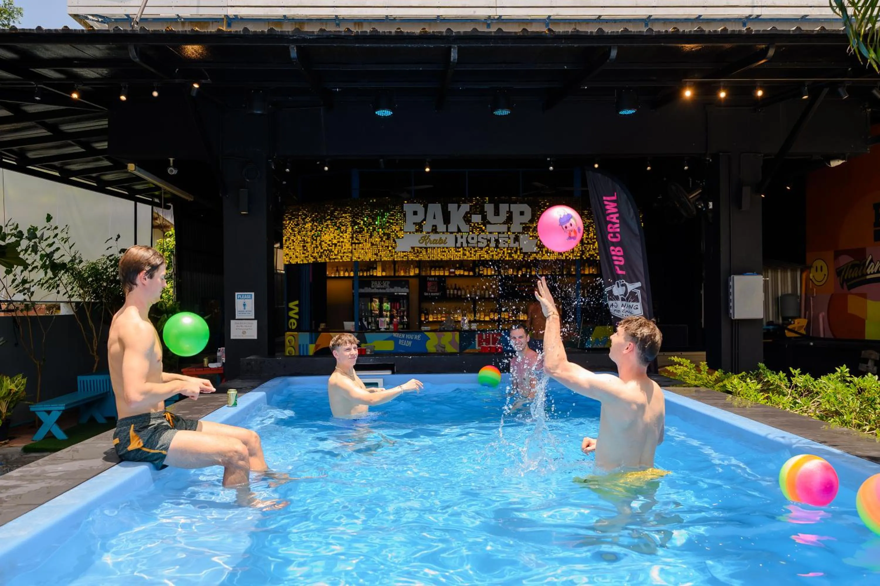 Swimming pool in Pak-Up Hostel
