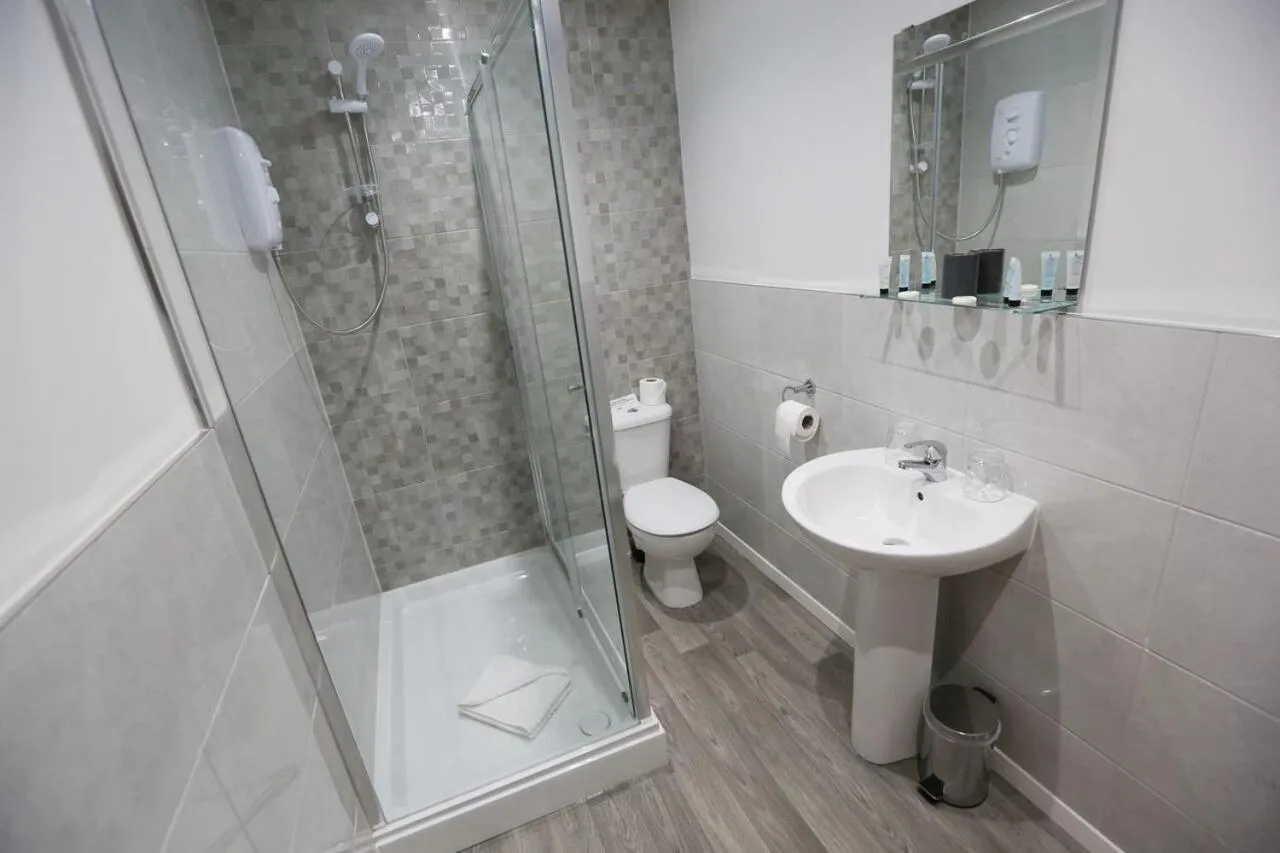 Shower in Hotel 52 Stanley