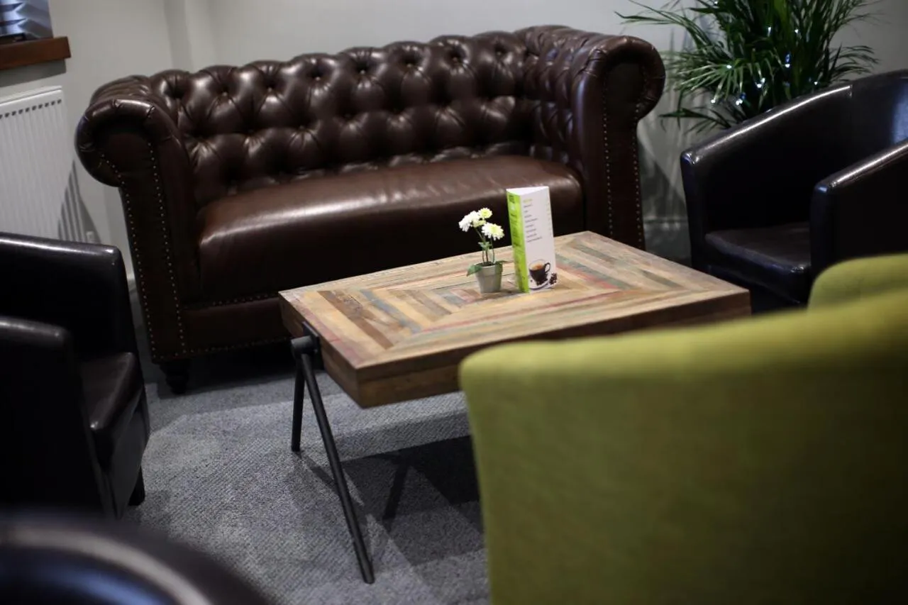 Restaurant/places to eat in Hotel 52 Stanley