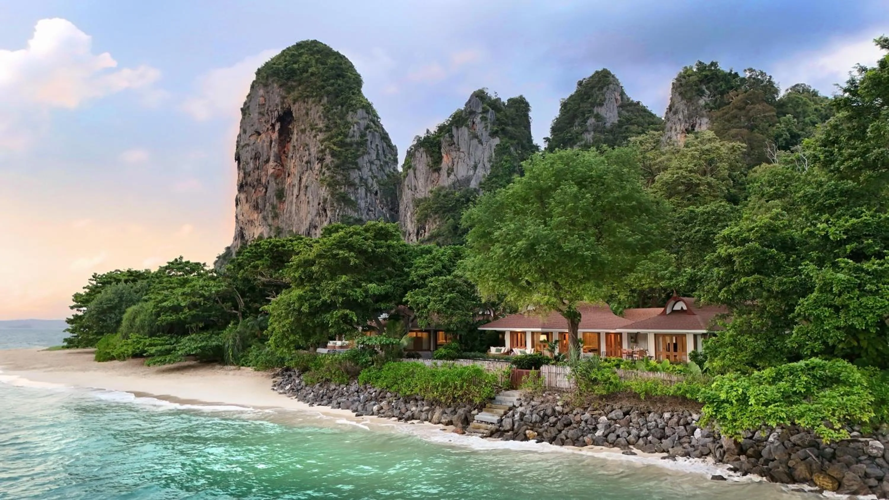 Villa - Beach Front in Villa Macaque and Villa Languor