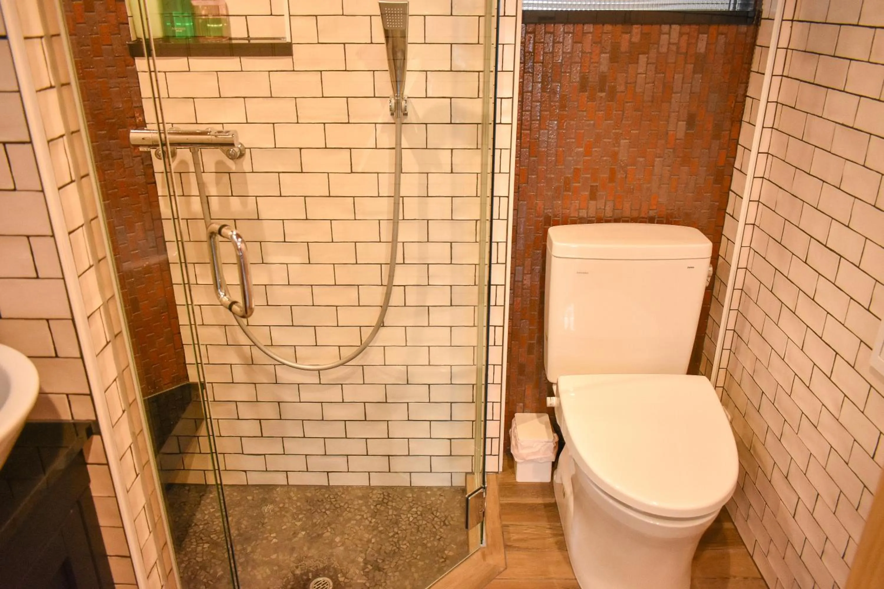 Shower in Penke Panke Lodge and Apartments