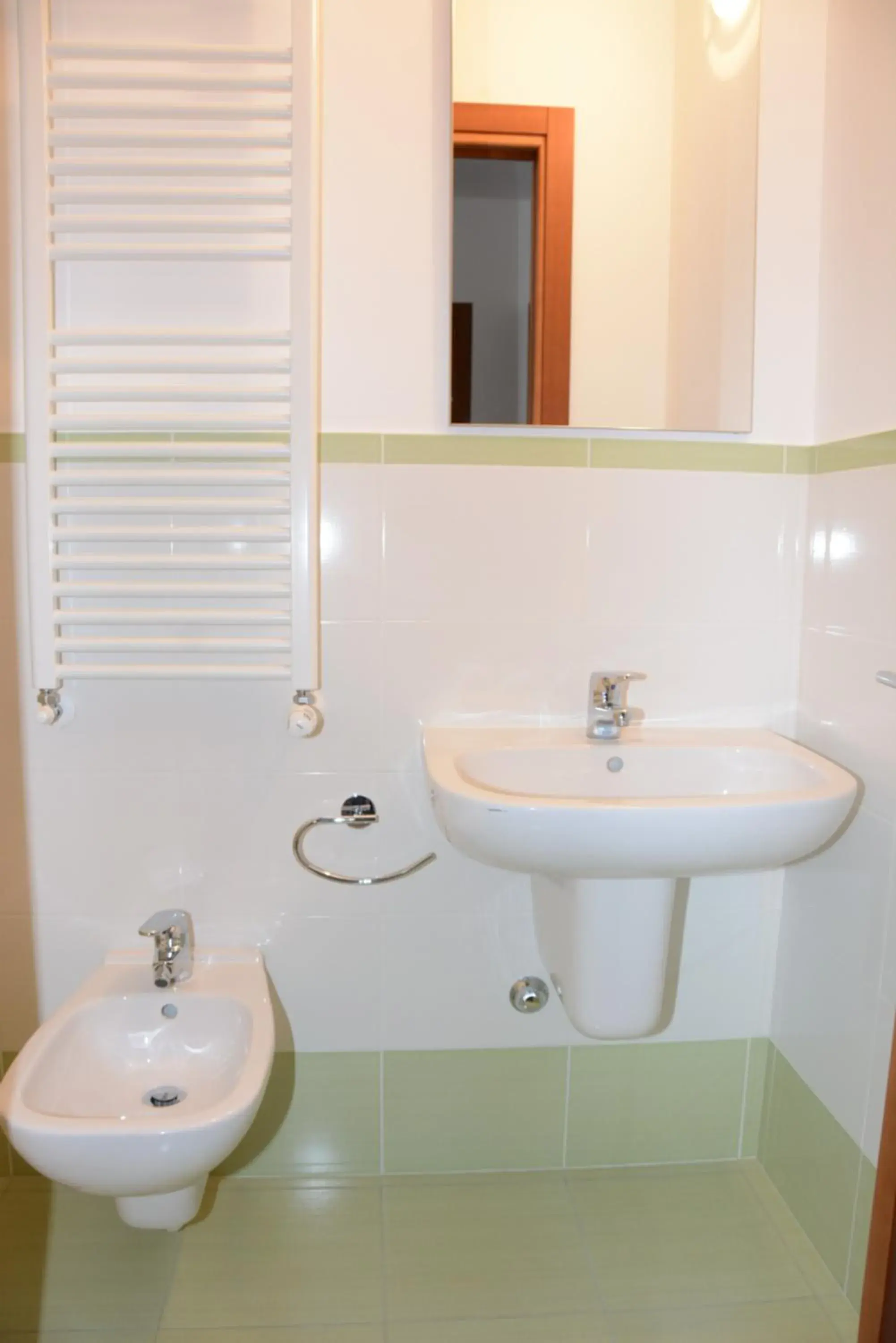 Single Room with Private External Bathroom - single occupancy in Rinaldi House Single Room with Private External Bathroom - single occupancy in Rinaldi House