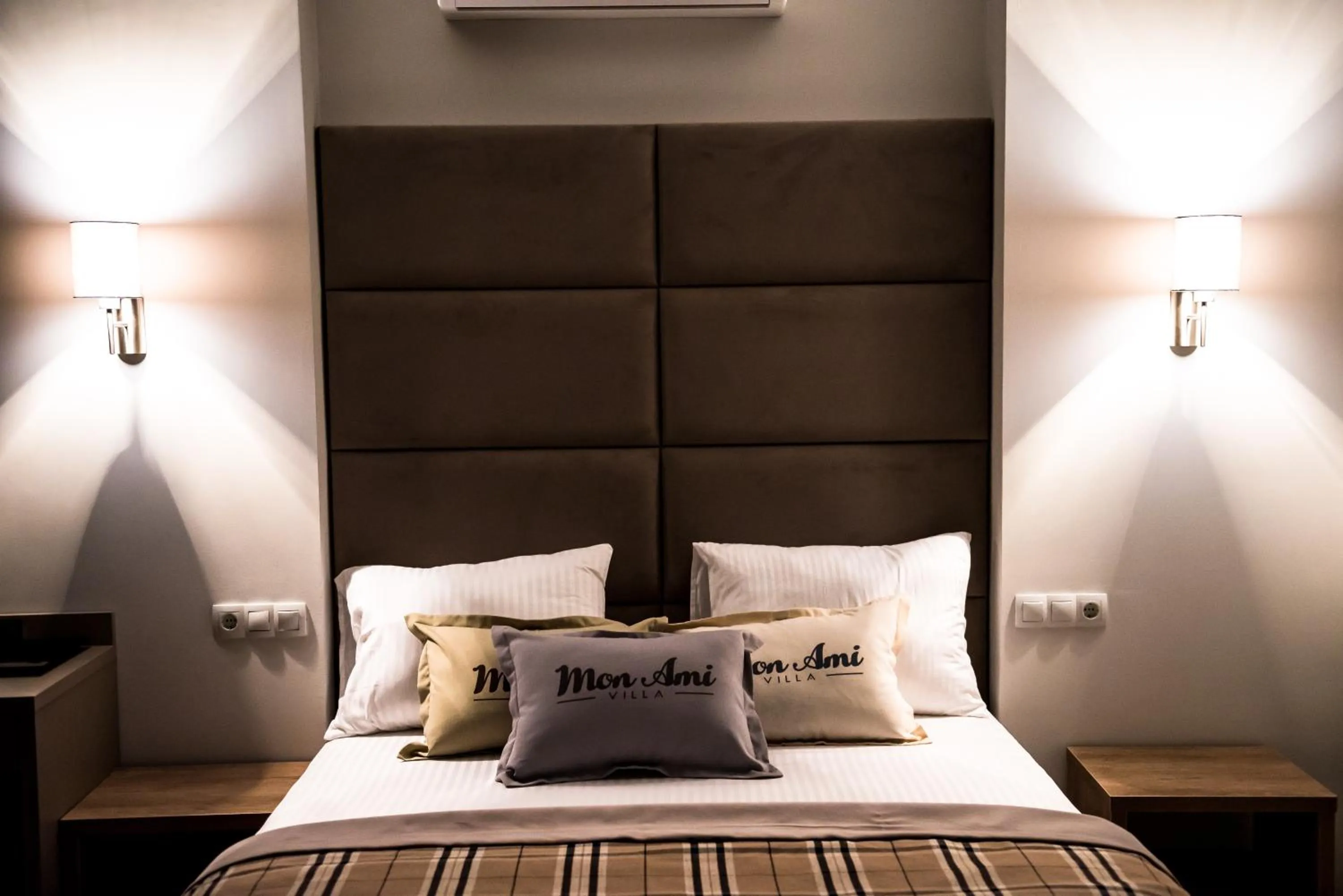 Bed in Mon Ami Villa