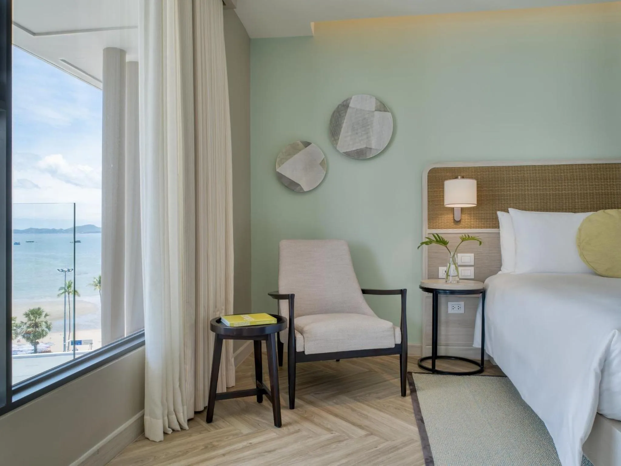 Photo of the whole room, Bed in Amari Pattaya