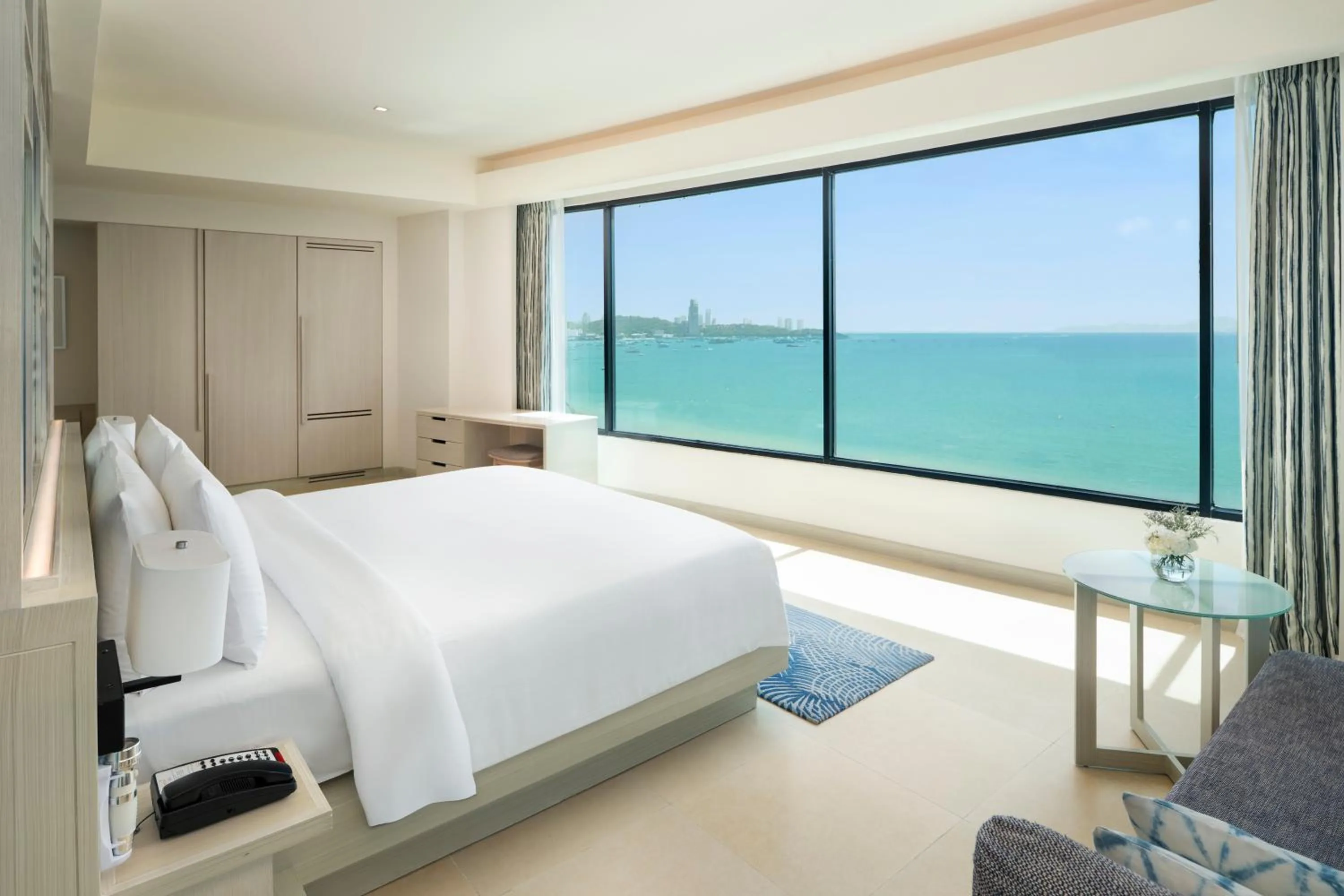 Sea view, Bed in Amari Pattaya