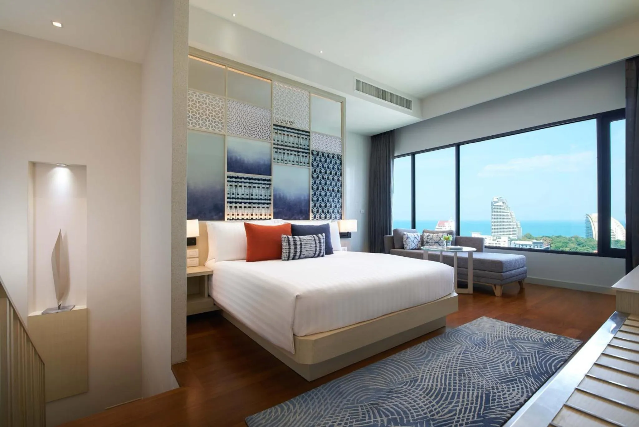 Photo of the whole room, Bed in Amari Pattaya