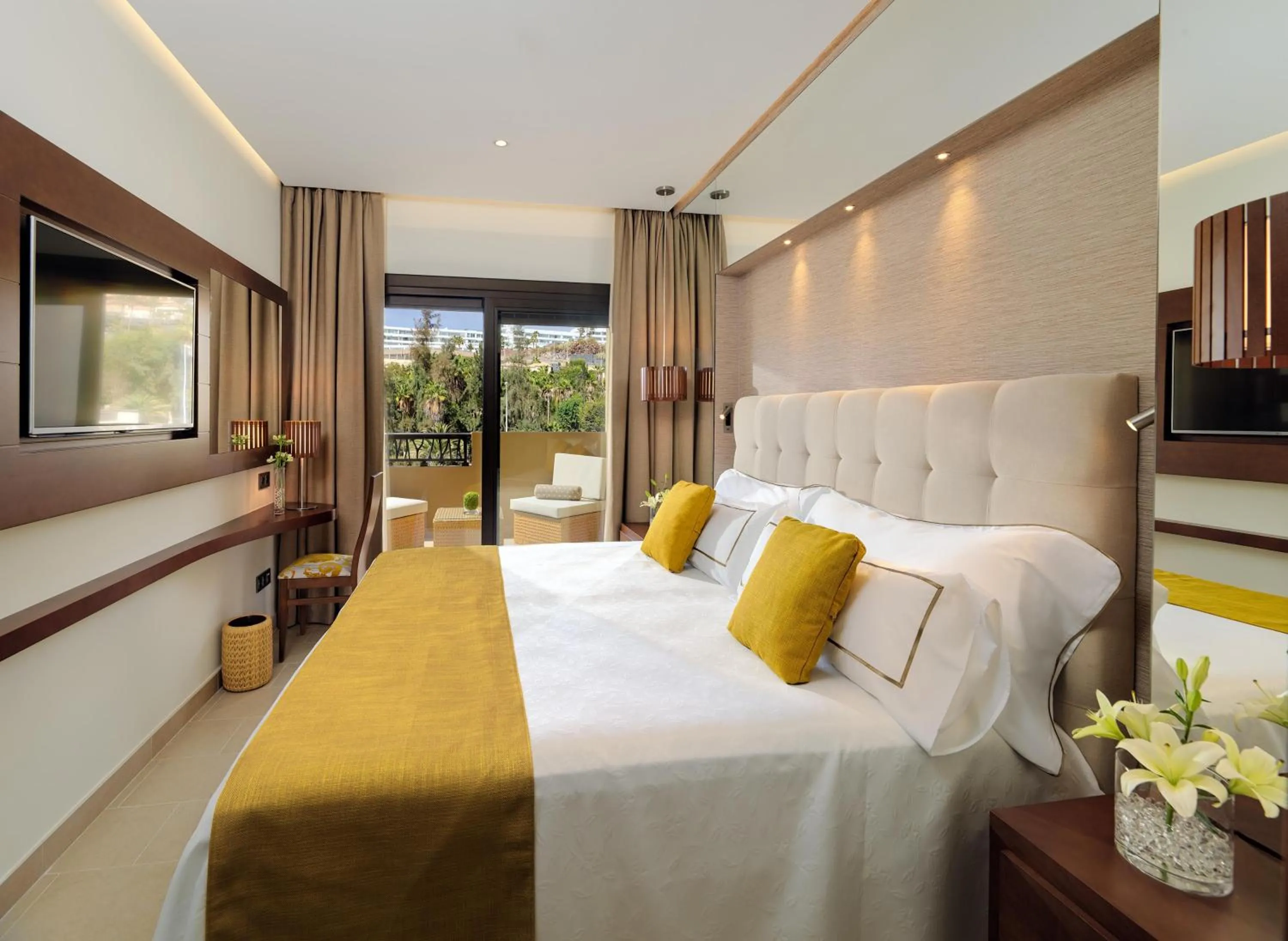 Photo of the whole room, Bed in GF Victoria