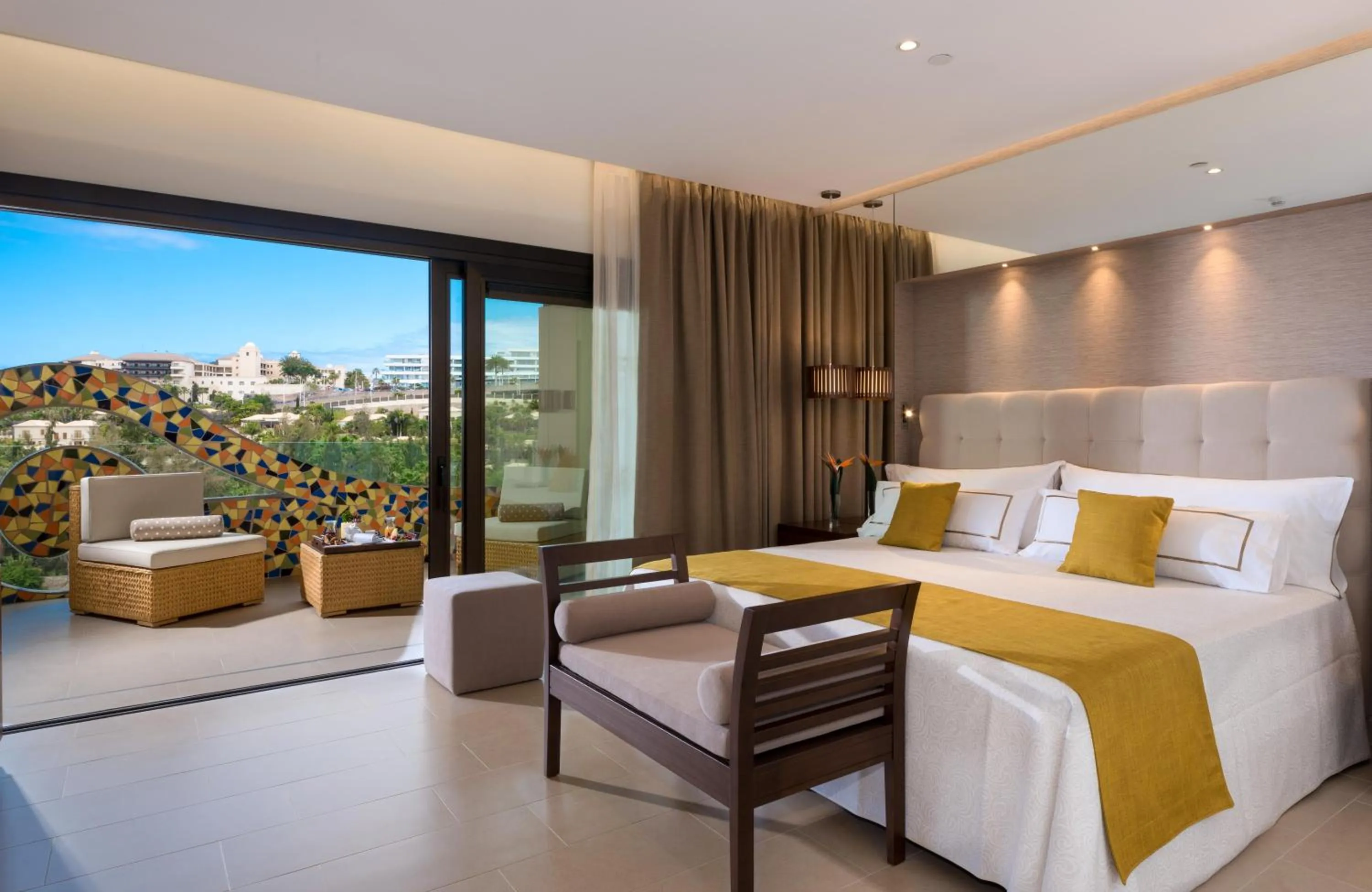 Photo of the whole room, Bed in GF Victoria