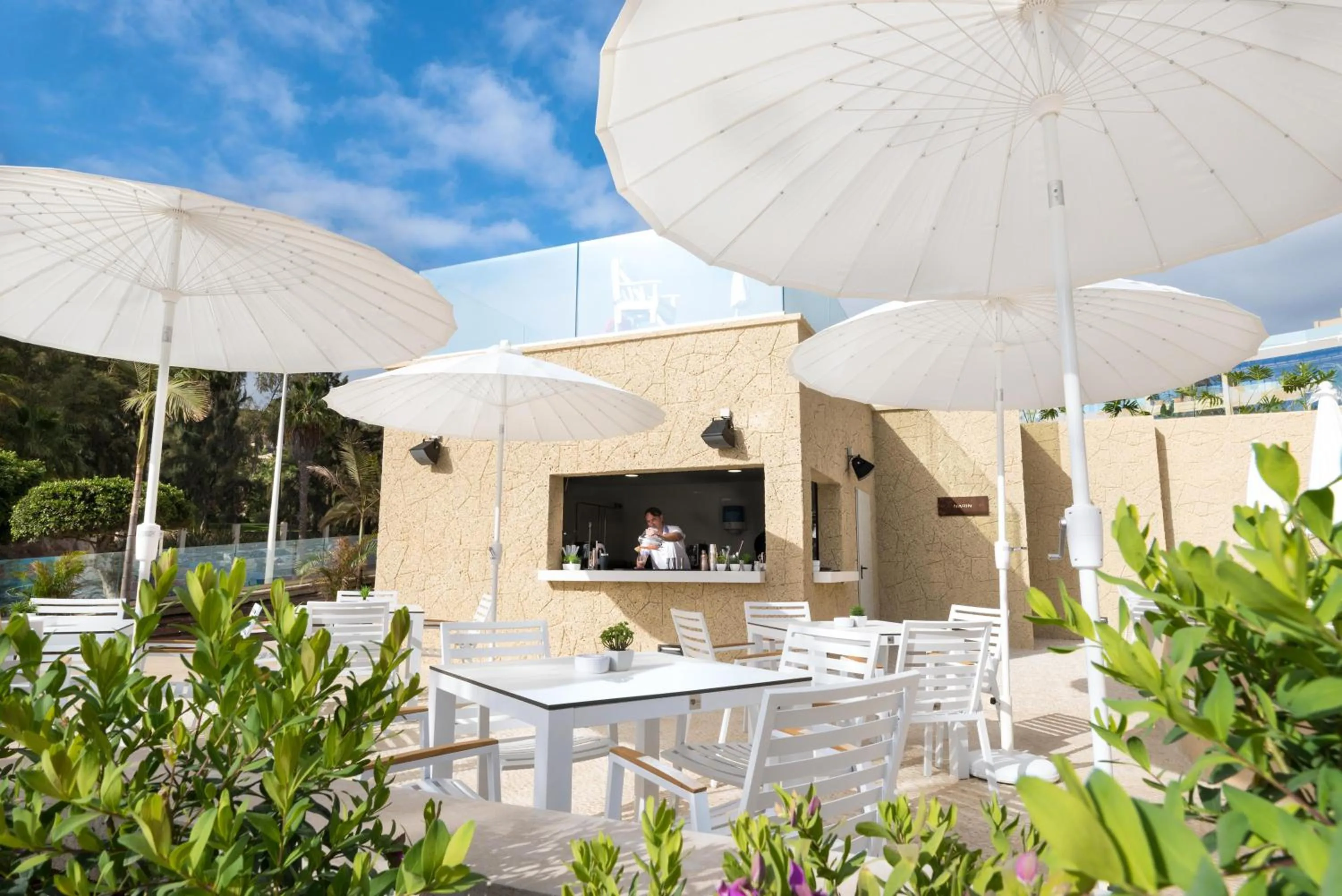 Restaurant/places to eat in GF Victoria