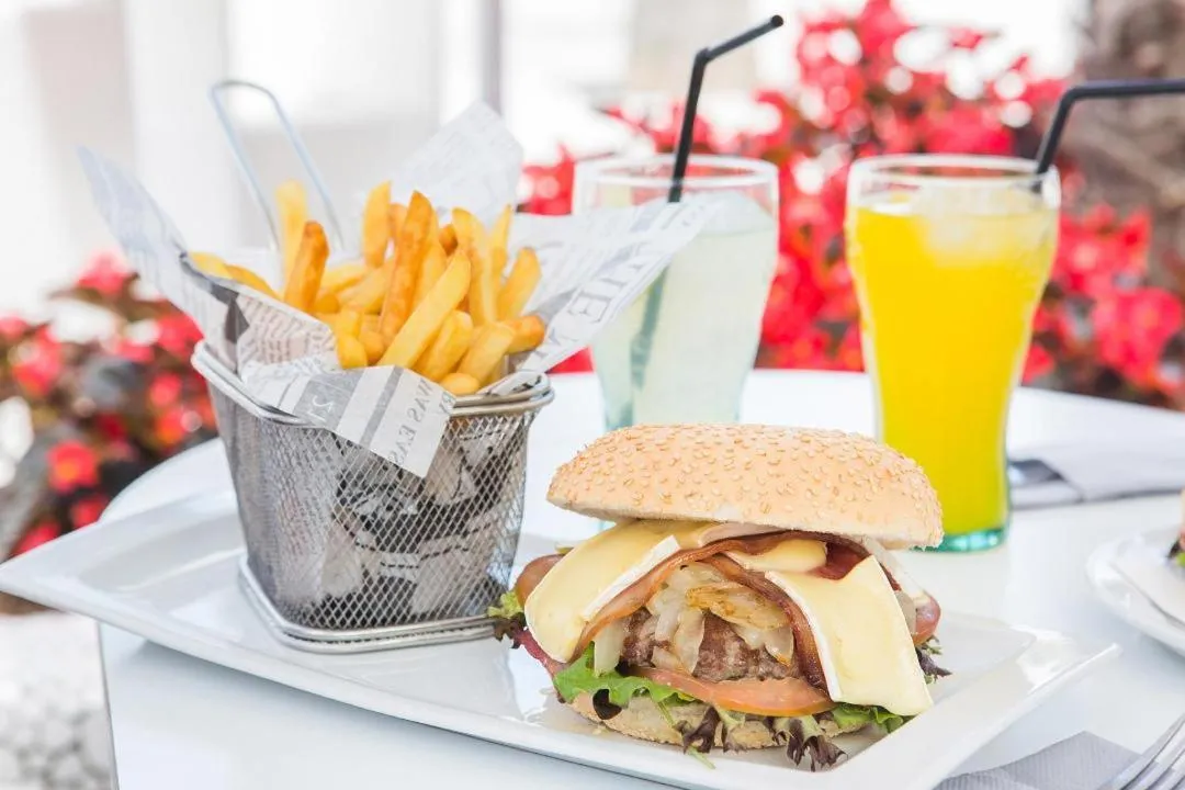 Restaurant/places to eat in GF Victoria