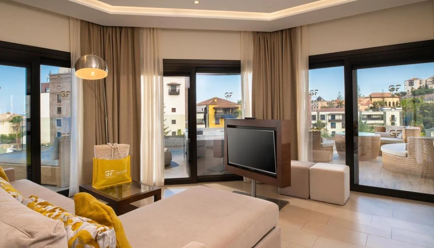 Photo of the whole room, Bed in GF Victoria