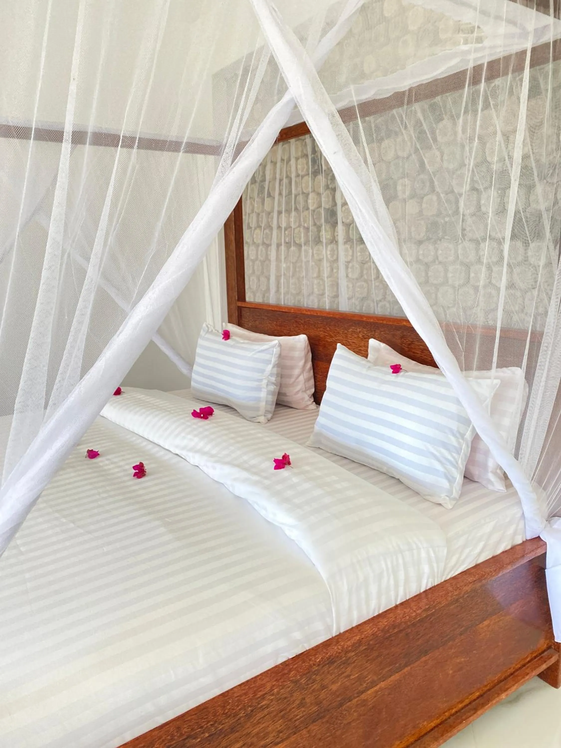 Bed in Habibis Bottle House