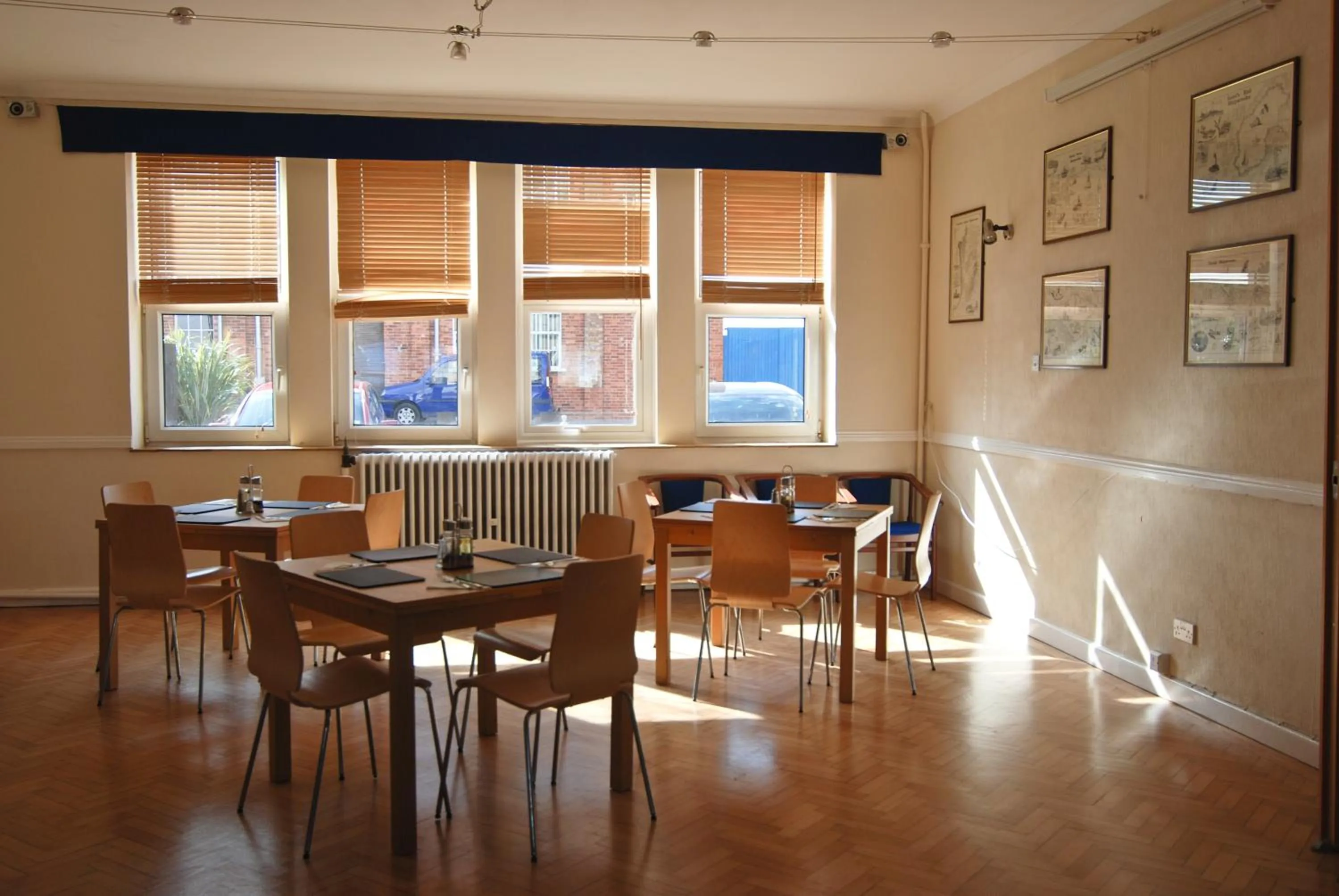 Restaurant/places to eat in The Aqua