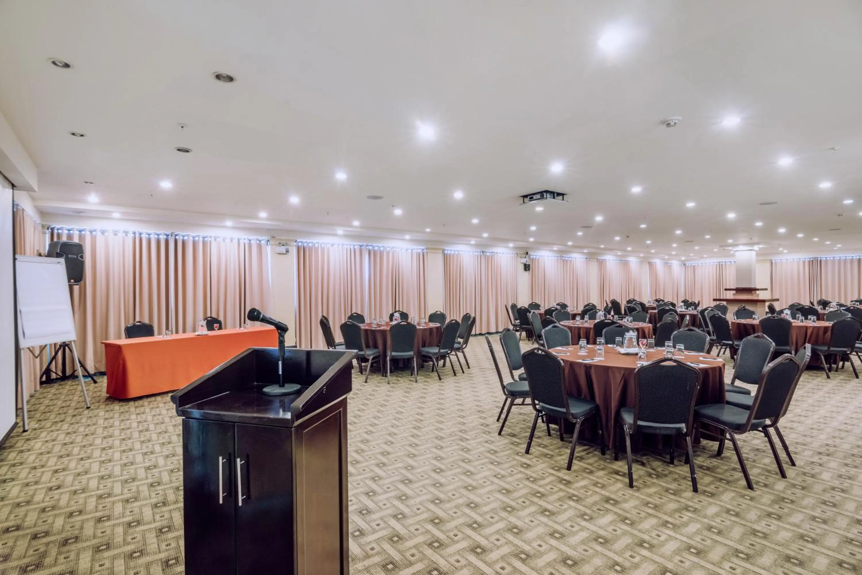 Business facilities in Hotel Nobility