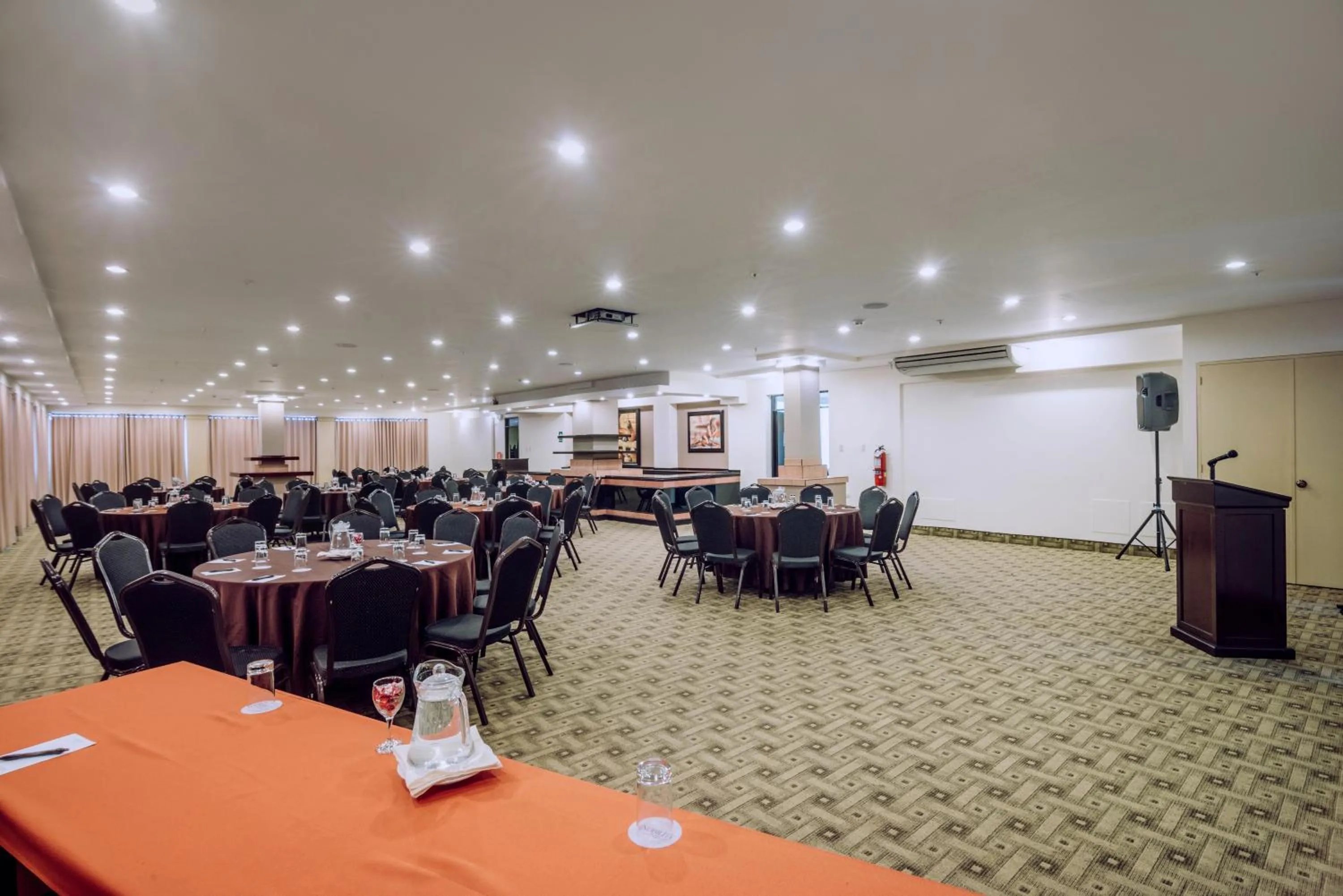 Business facilities in Hotel Nobility