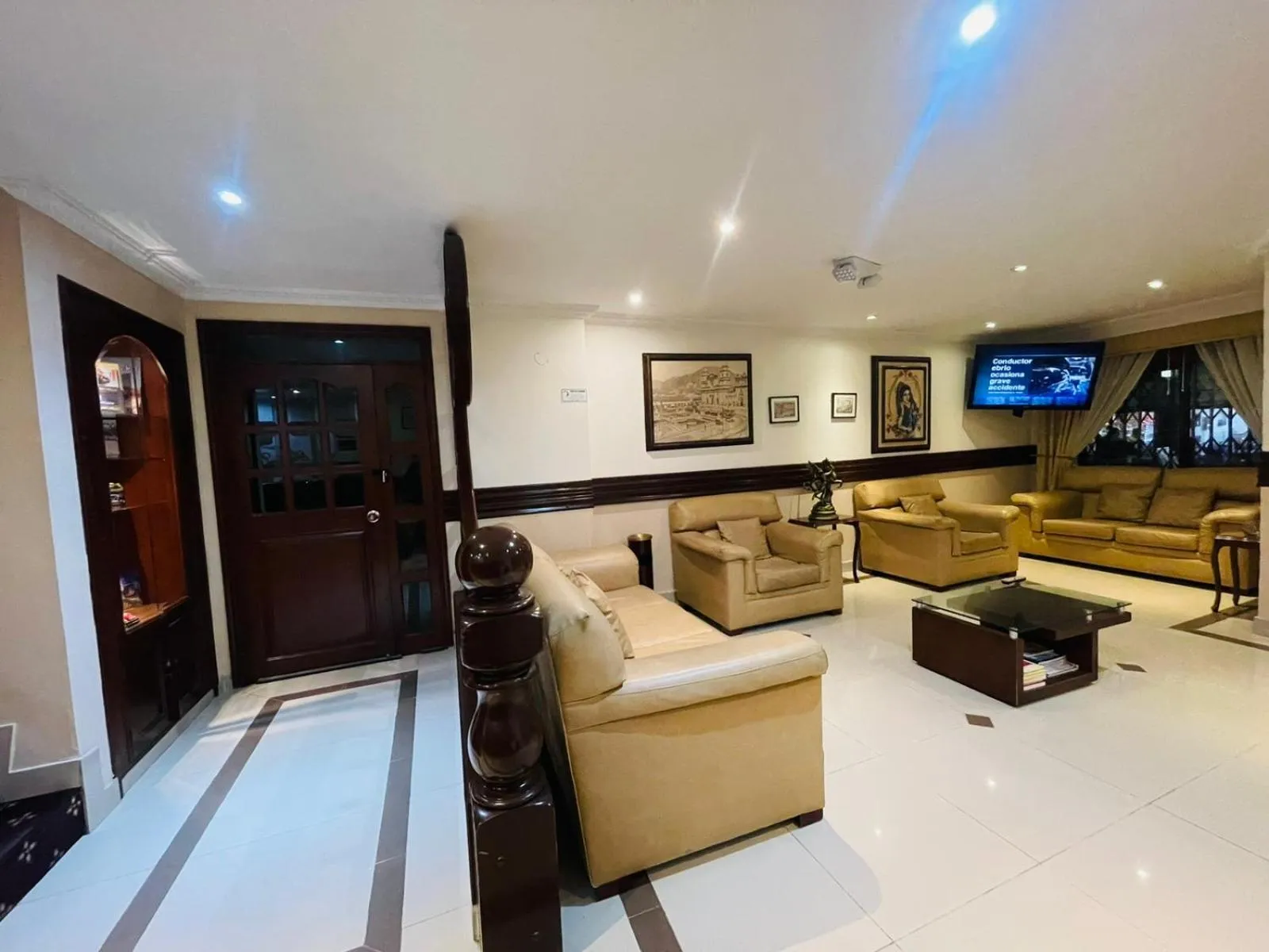 Seating area in Hotel La Sabana