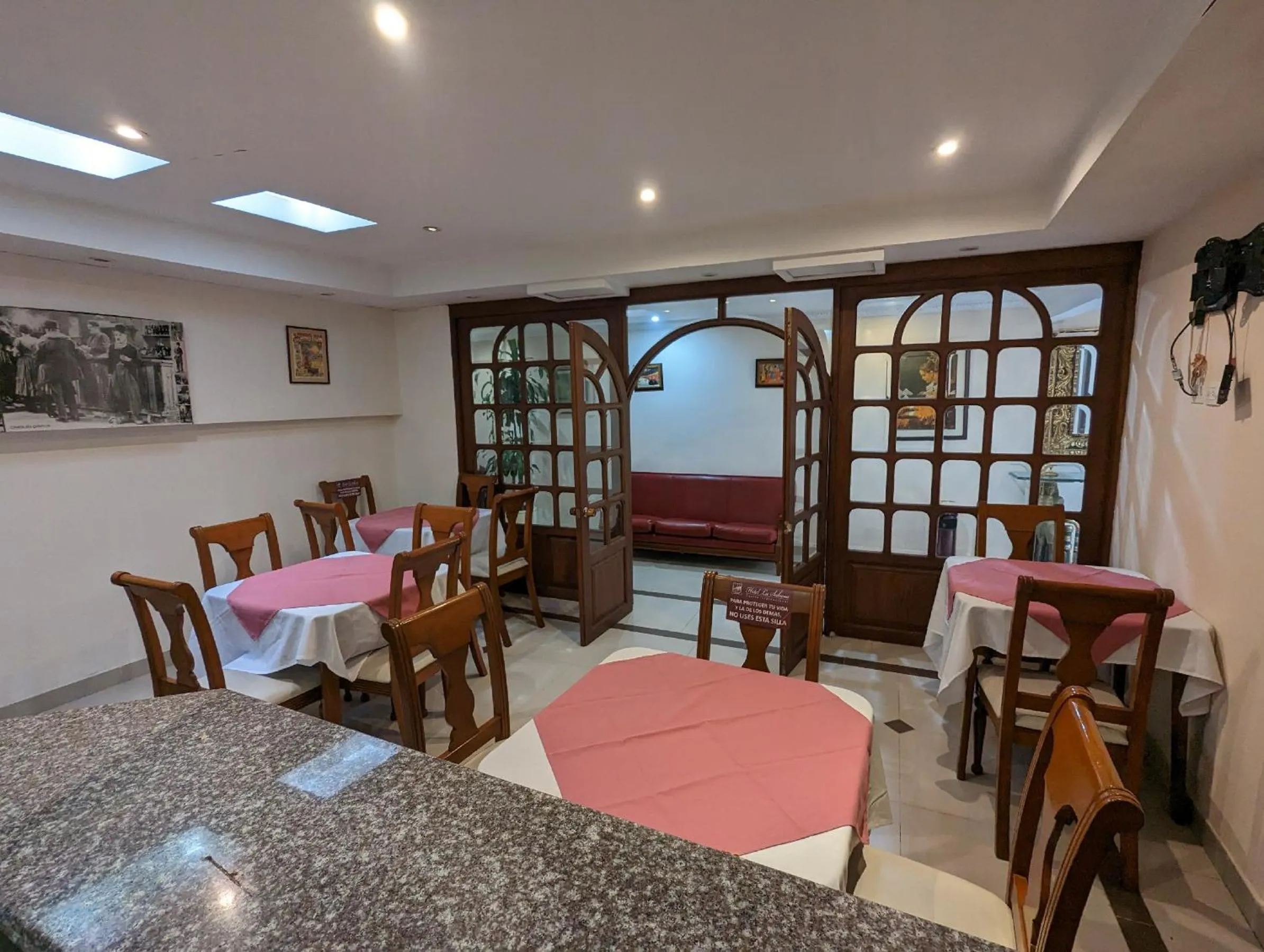 Seating area in Hotel La Sabana