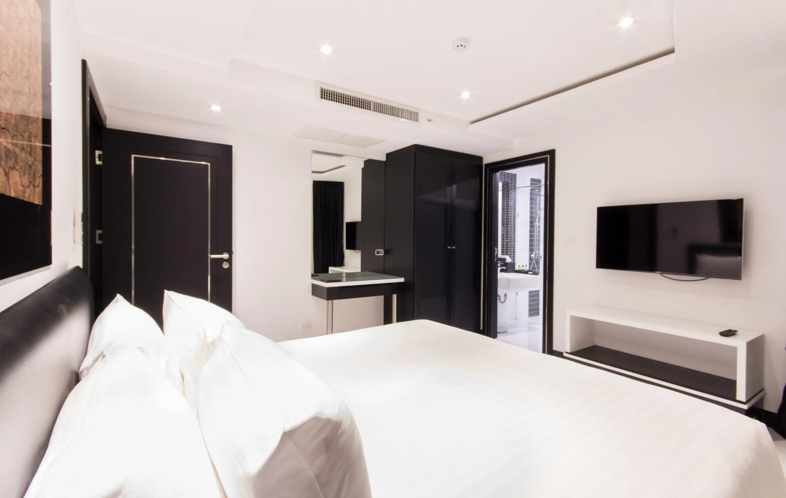 Shower, Bed in Nova Suites Pattaya by Compass Hospitality