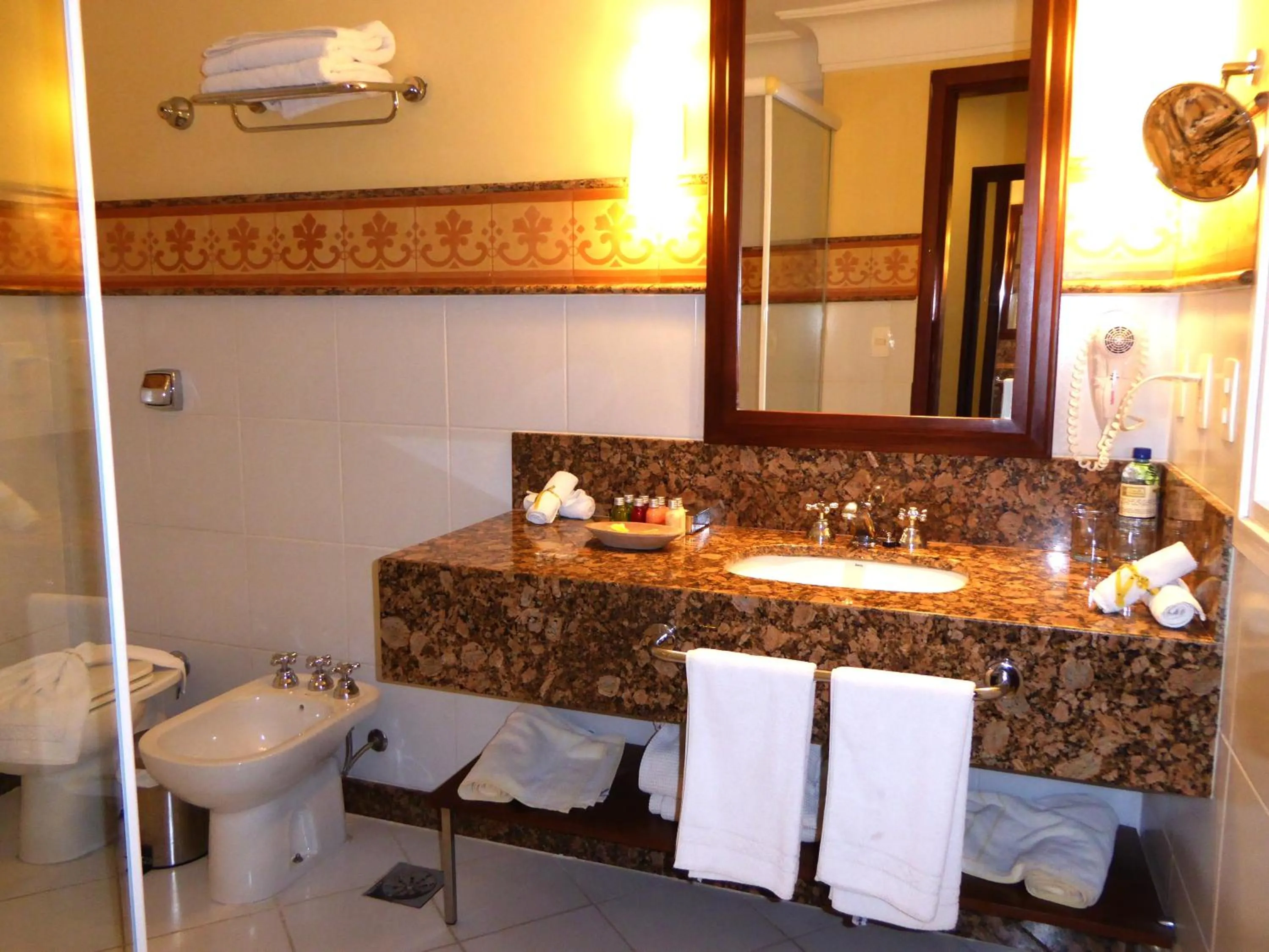 Shower in Hotel Casa do Amarelindo