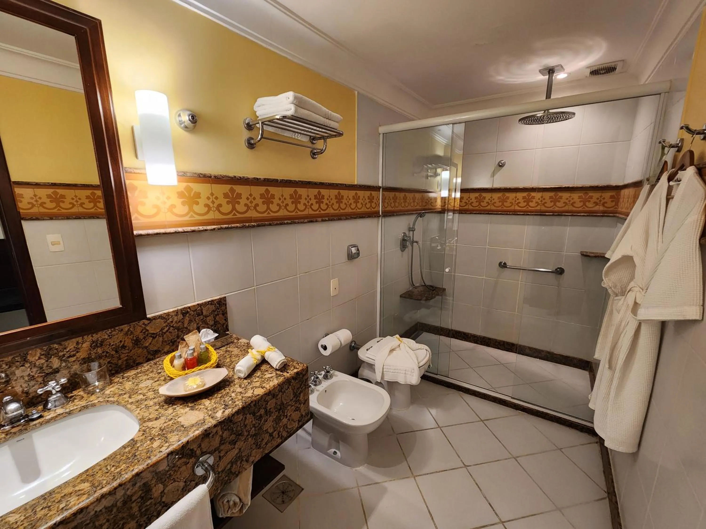 Shower in Hotel Casa do Amarelindo