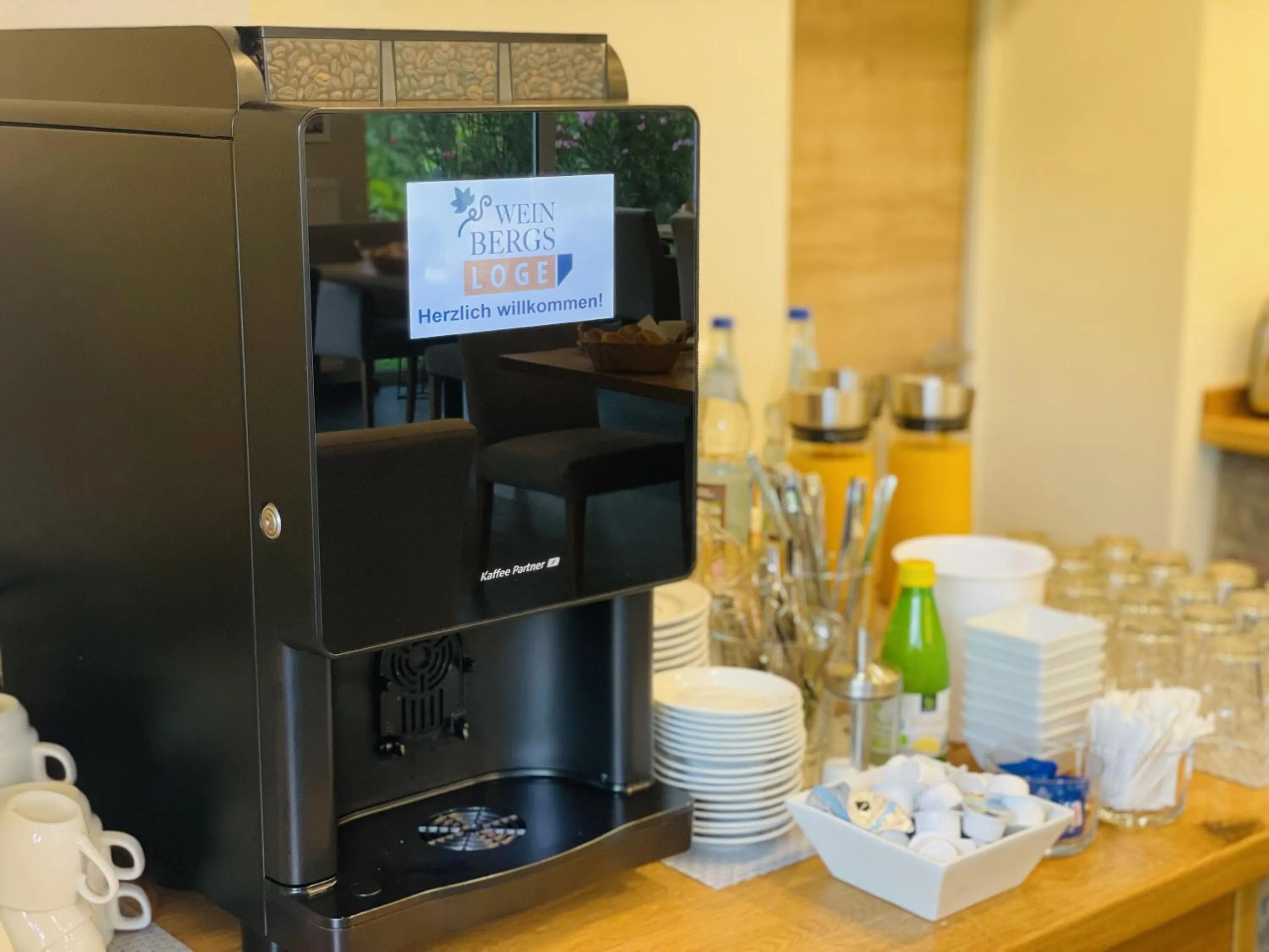 Food and drinks in Weinbergs Loge