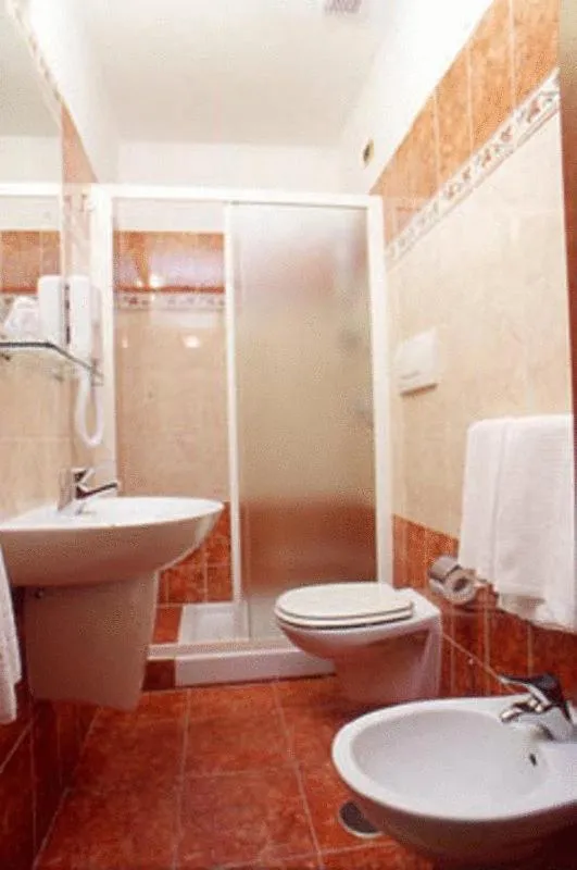 Bathroom in Incantoromano guest house