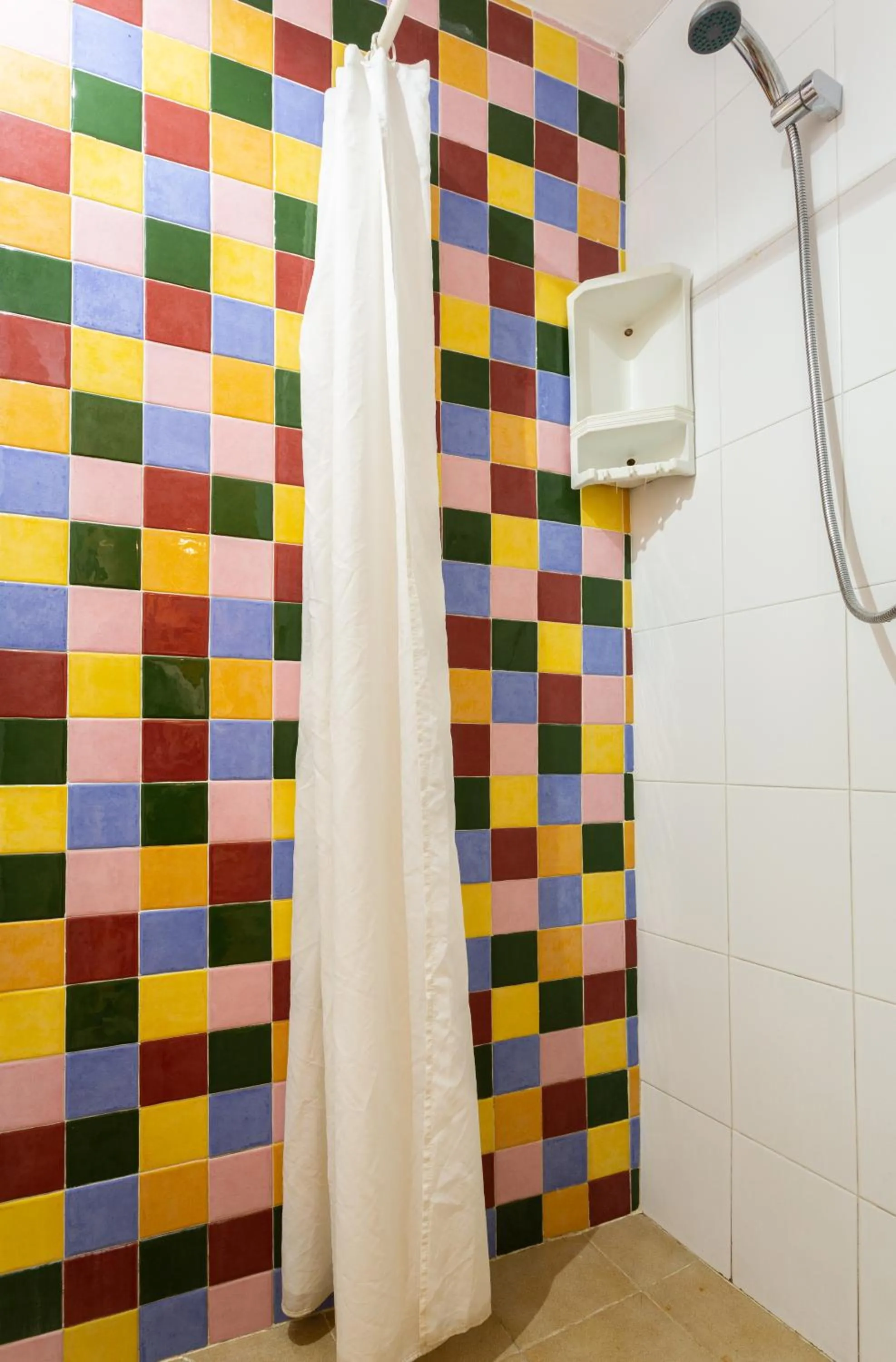 Shower in Mambo Tango