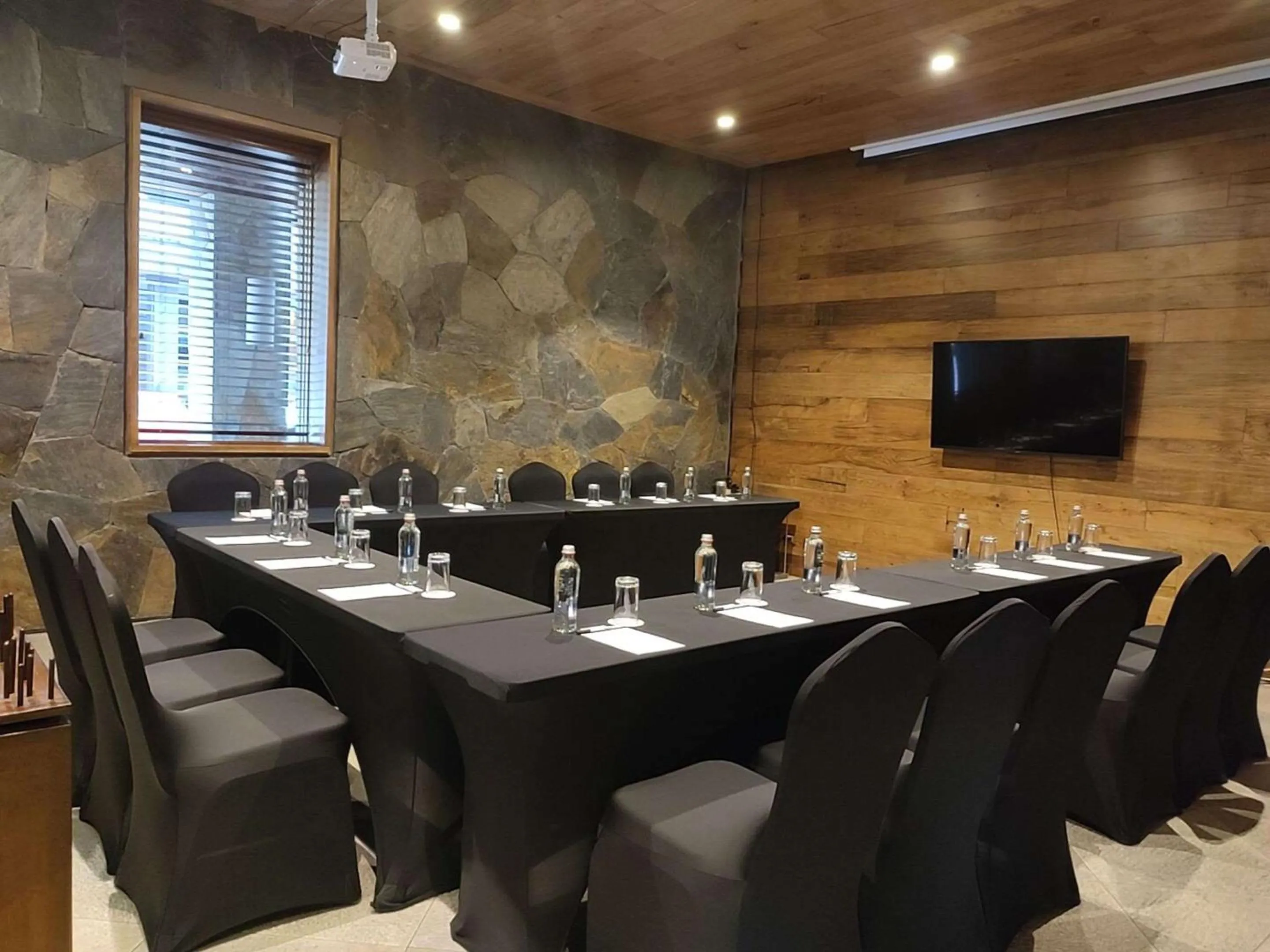 Meeting/conference room in Radisson Hotel Puerto Varas