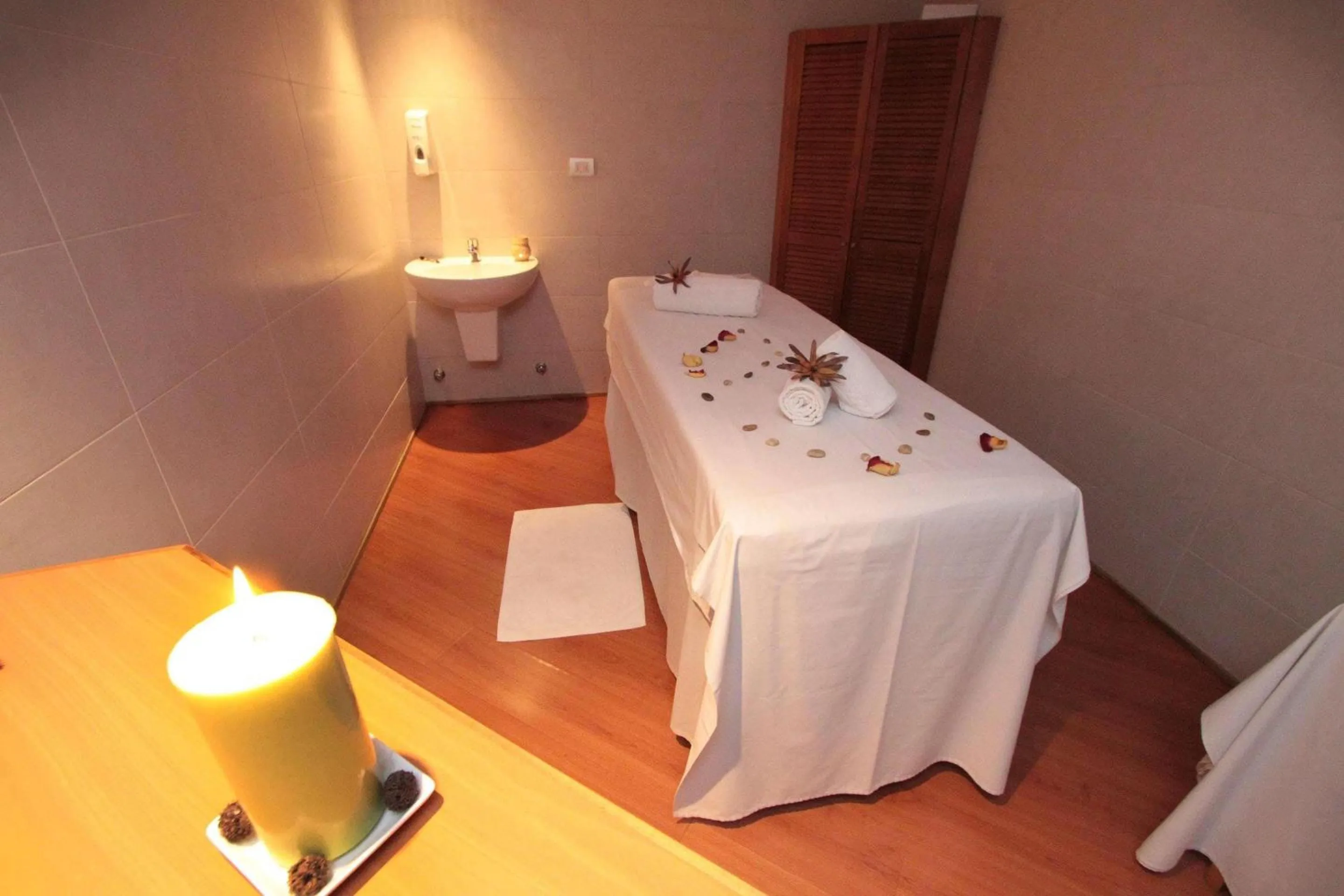 Spa and wellness centre/facilities, Bed in Radisson Hotel Puerto Varas