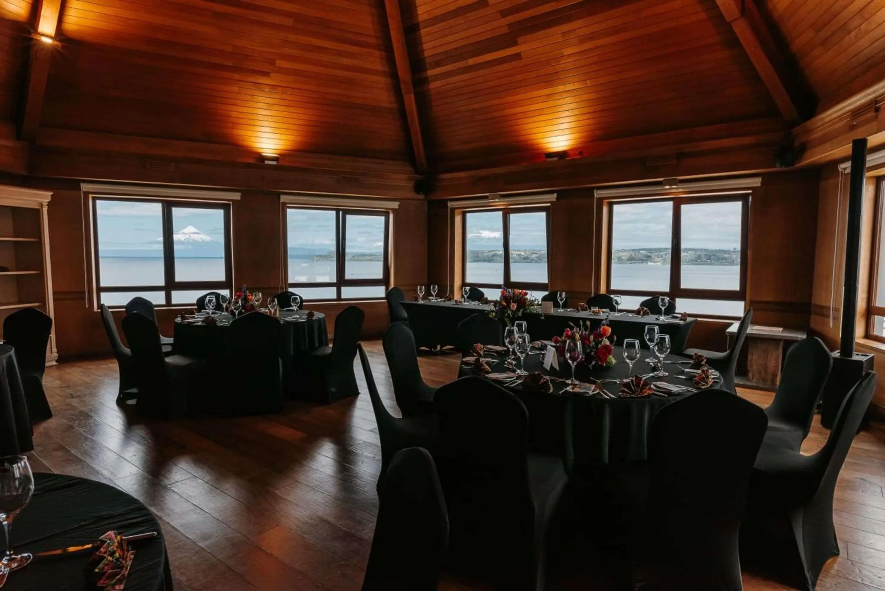 Meeting/conference room in Radisson Hotel Puerto Varas