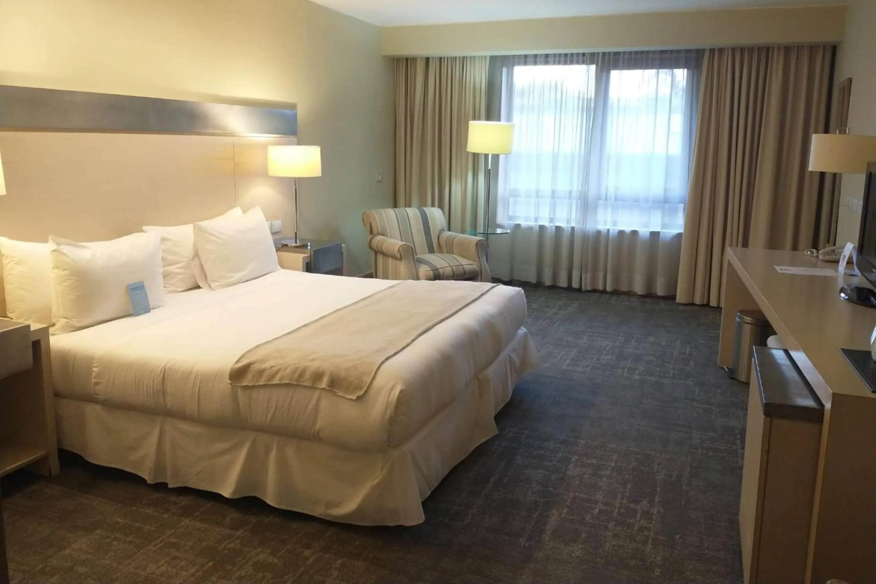 Bedroom, Bed in Radisson Hotel Puerto Varas