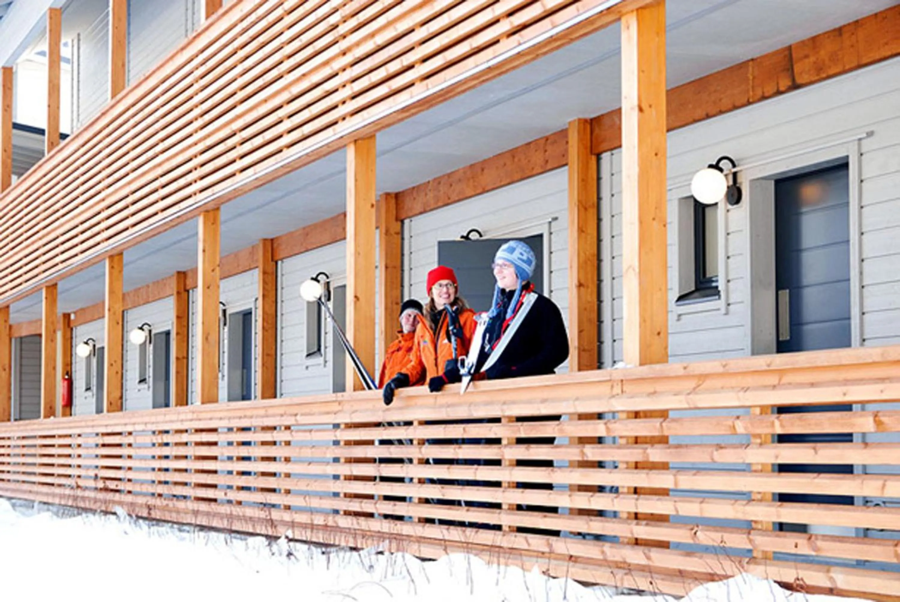 Facade/entrance in Oravi Apartments