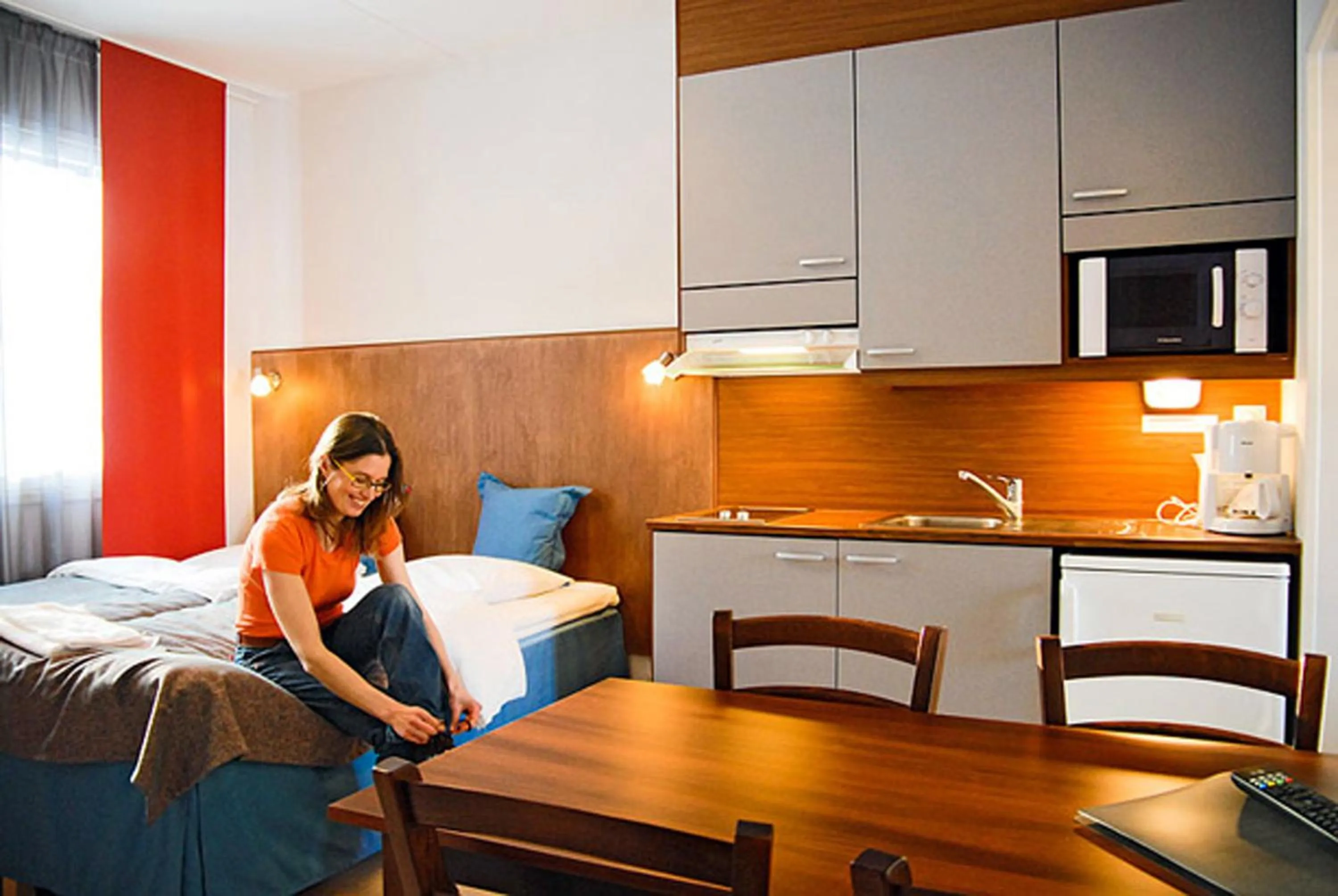 Kitchen or kitchenette, Bed in Oravi Apartments