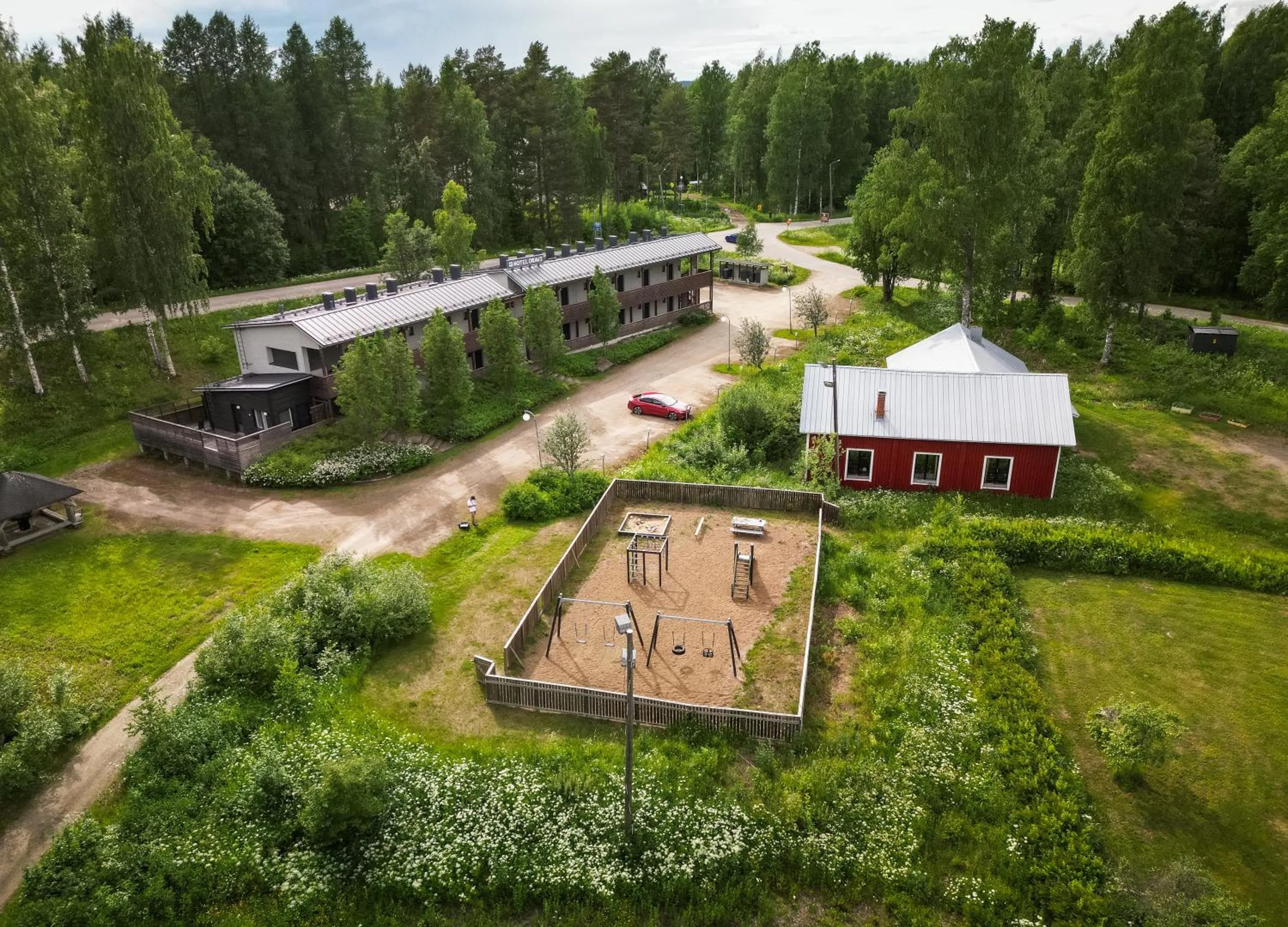 Property building in Oravi Apartments