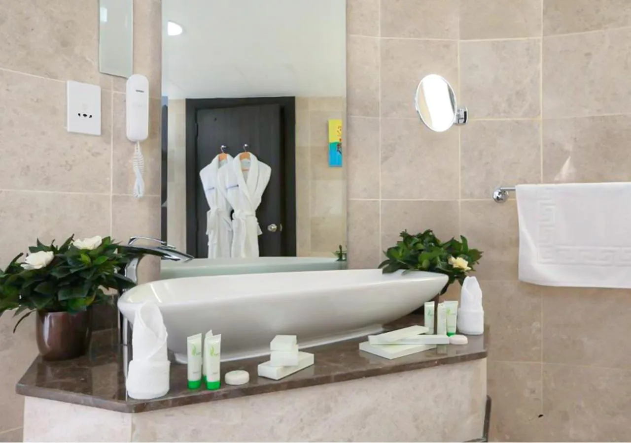 Shower in The Victory Hotel