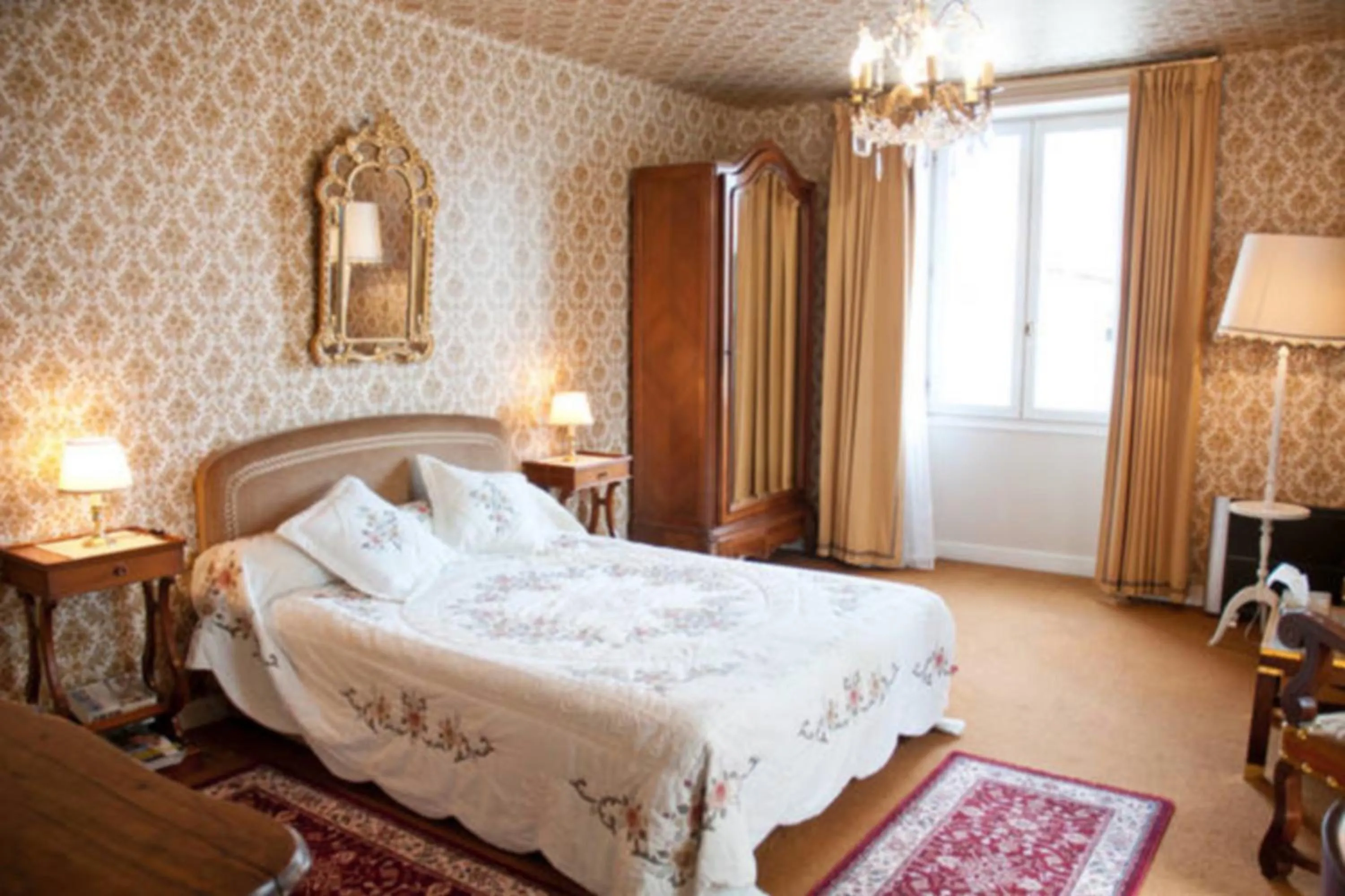 Bedroom, Bed in Lalobema