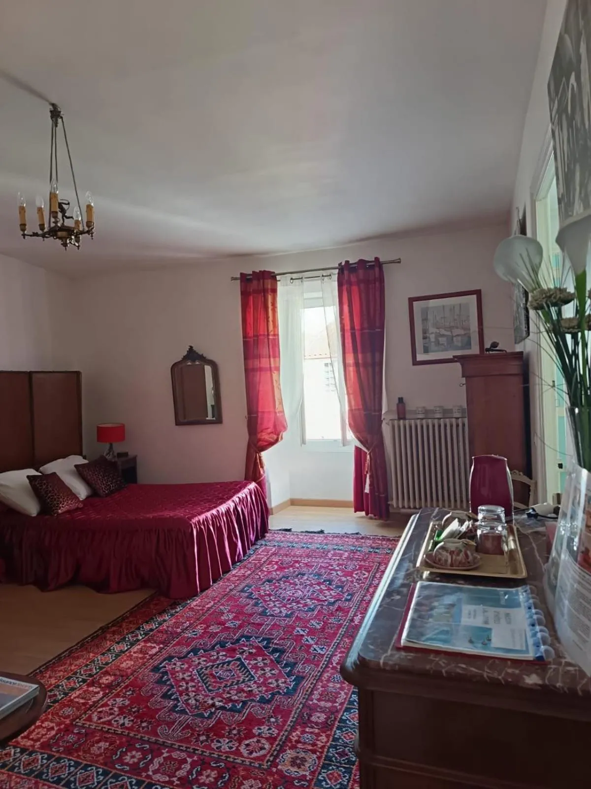 Photo of the whole room, Bed in Lalobema