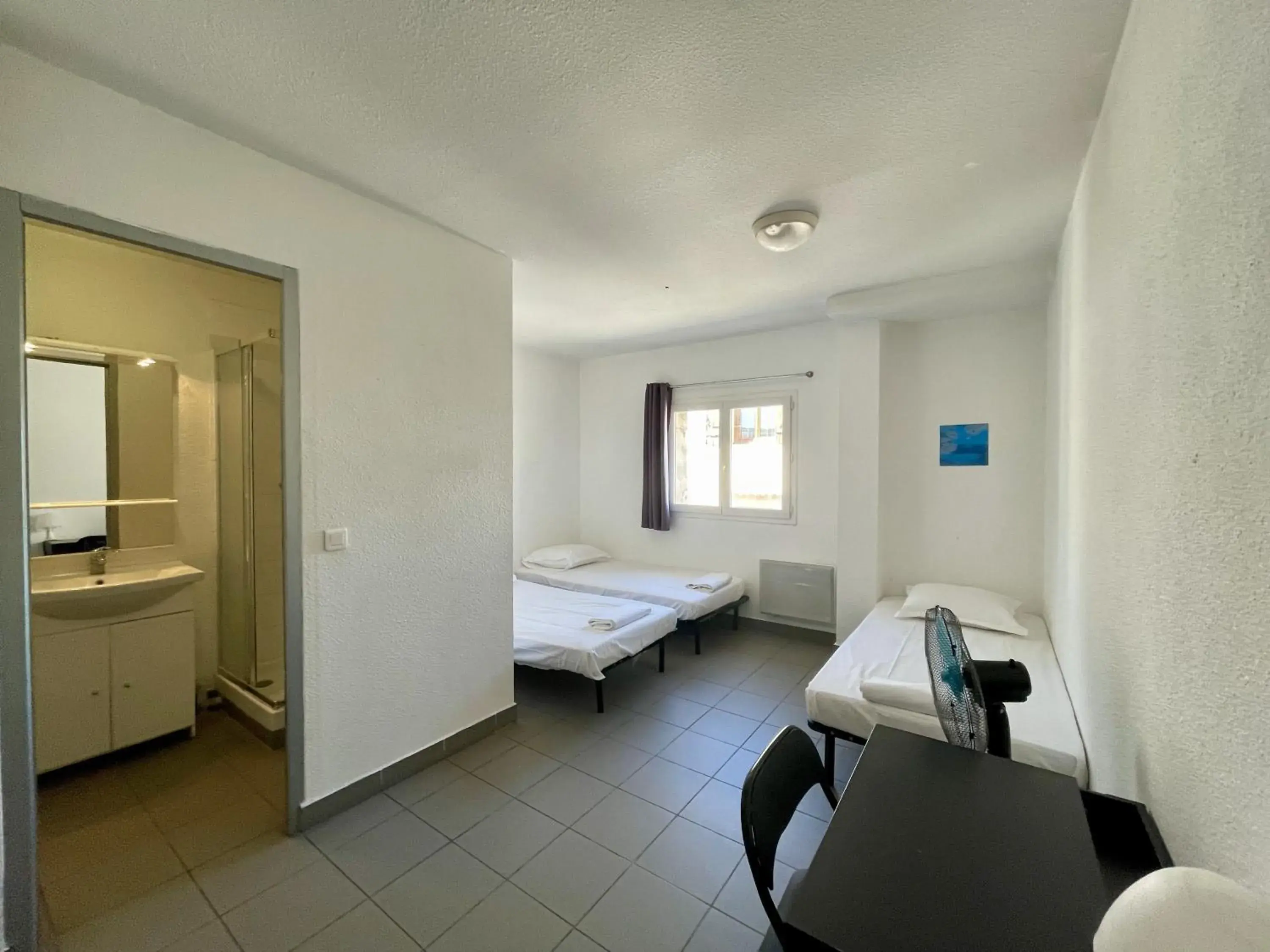 Triple Room - single occupancy in Balaena hébergement Triple Room - single occupancy in Balaena hébergement