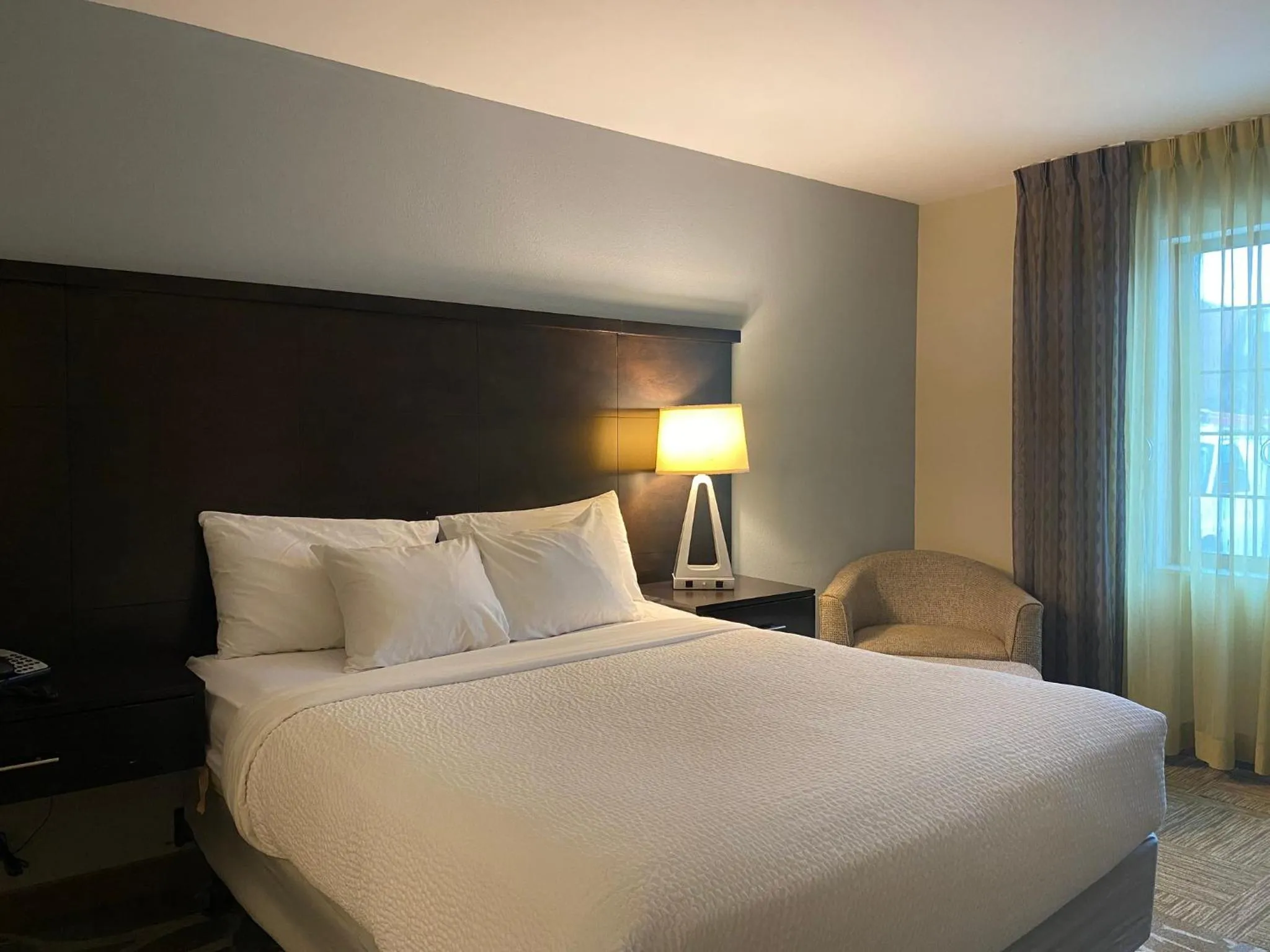 Photo of the whole room, Bed in Staybridge Suites Syracuse Liverpool by IHG