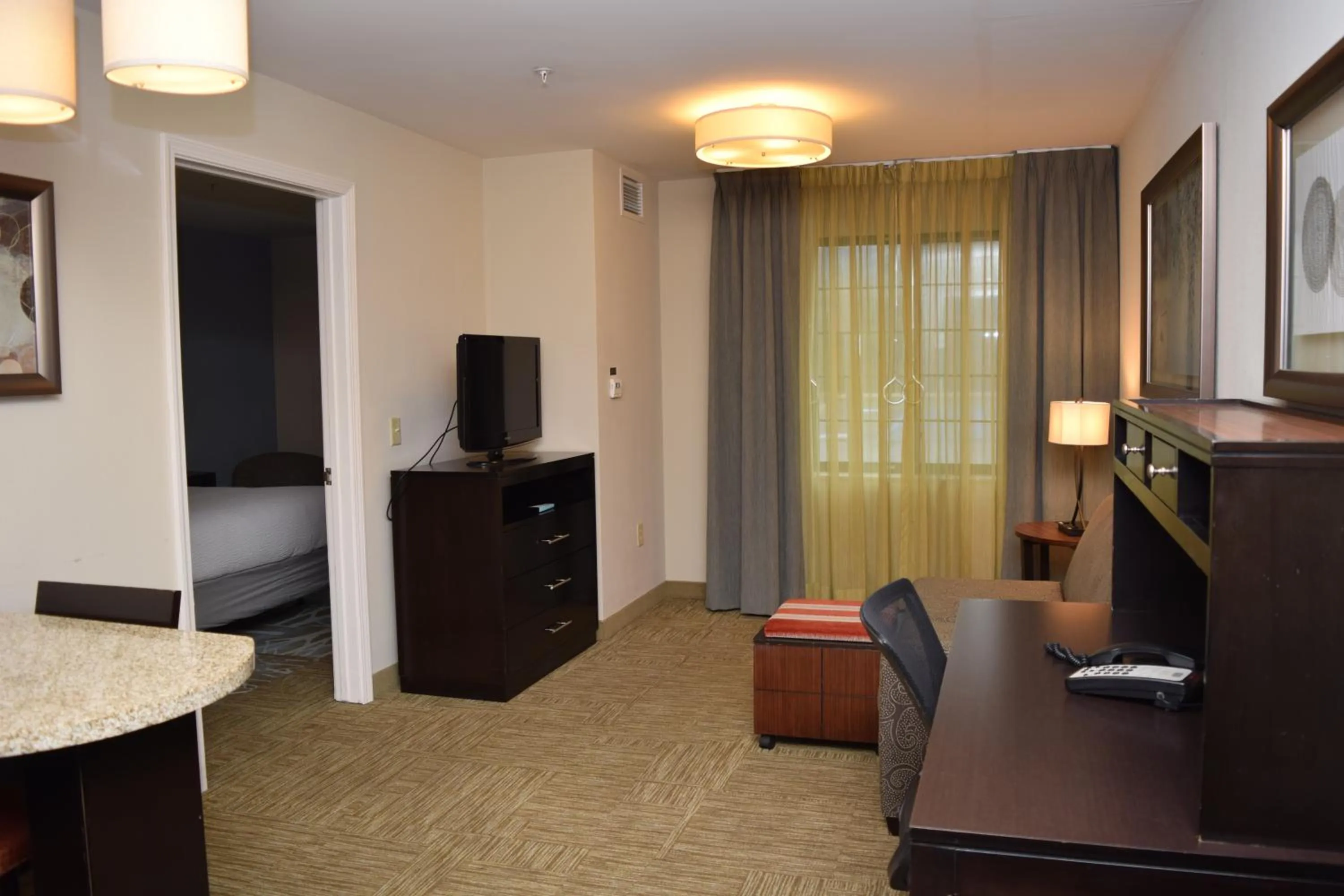 TV and multimedia in Staybridge Suites Syracuse Liverpool by IHG