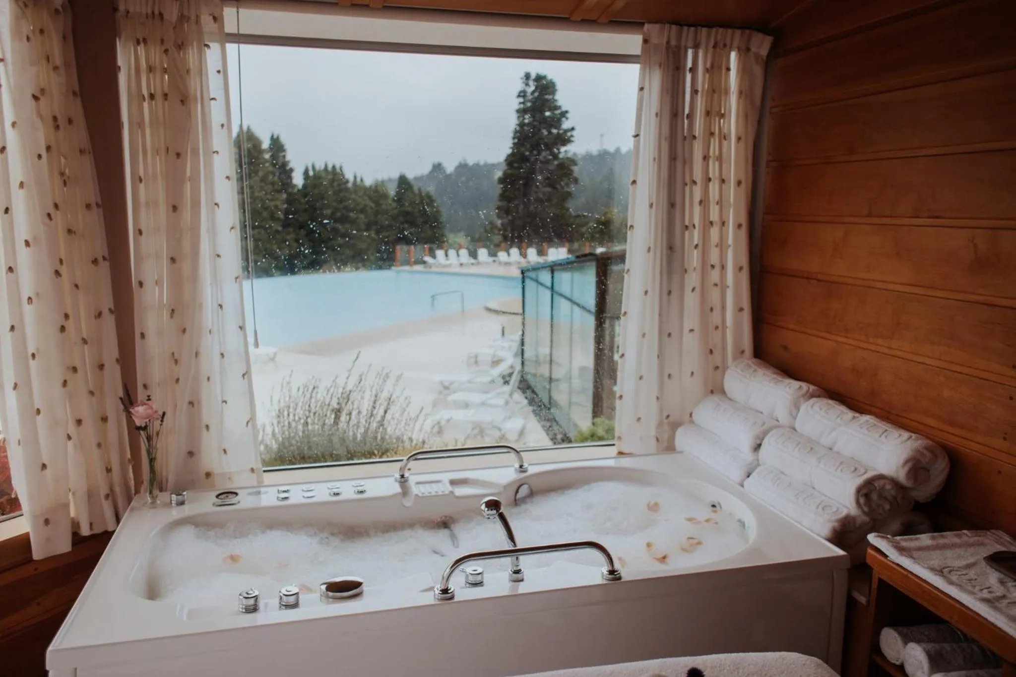 Hot Tub, Bed in Llao Llao Resort, Golf-Spa