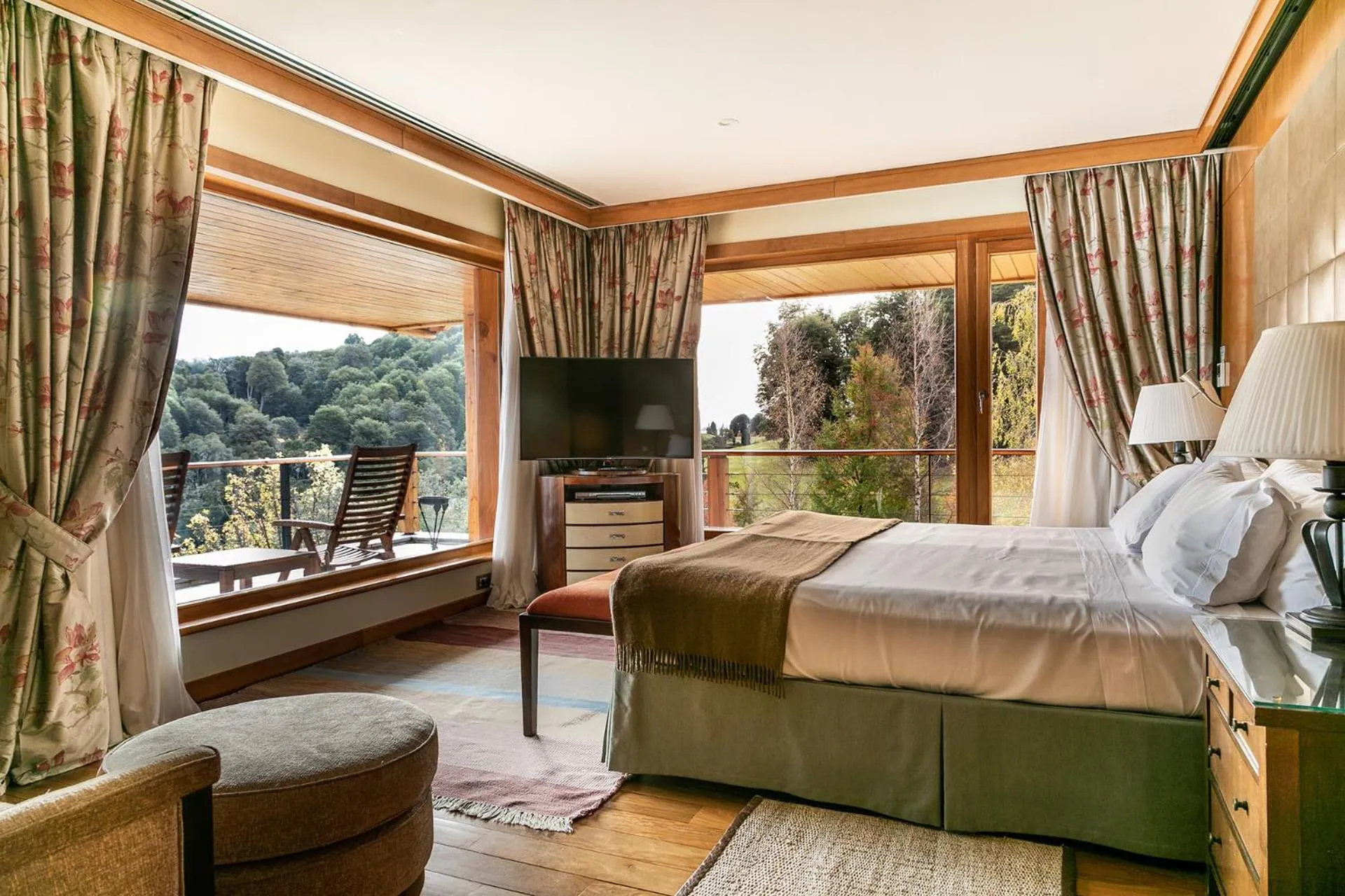 Bedroom, Bed in Llao Llao Resort, Golf-Spa