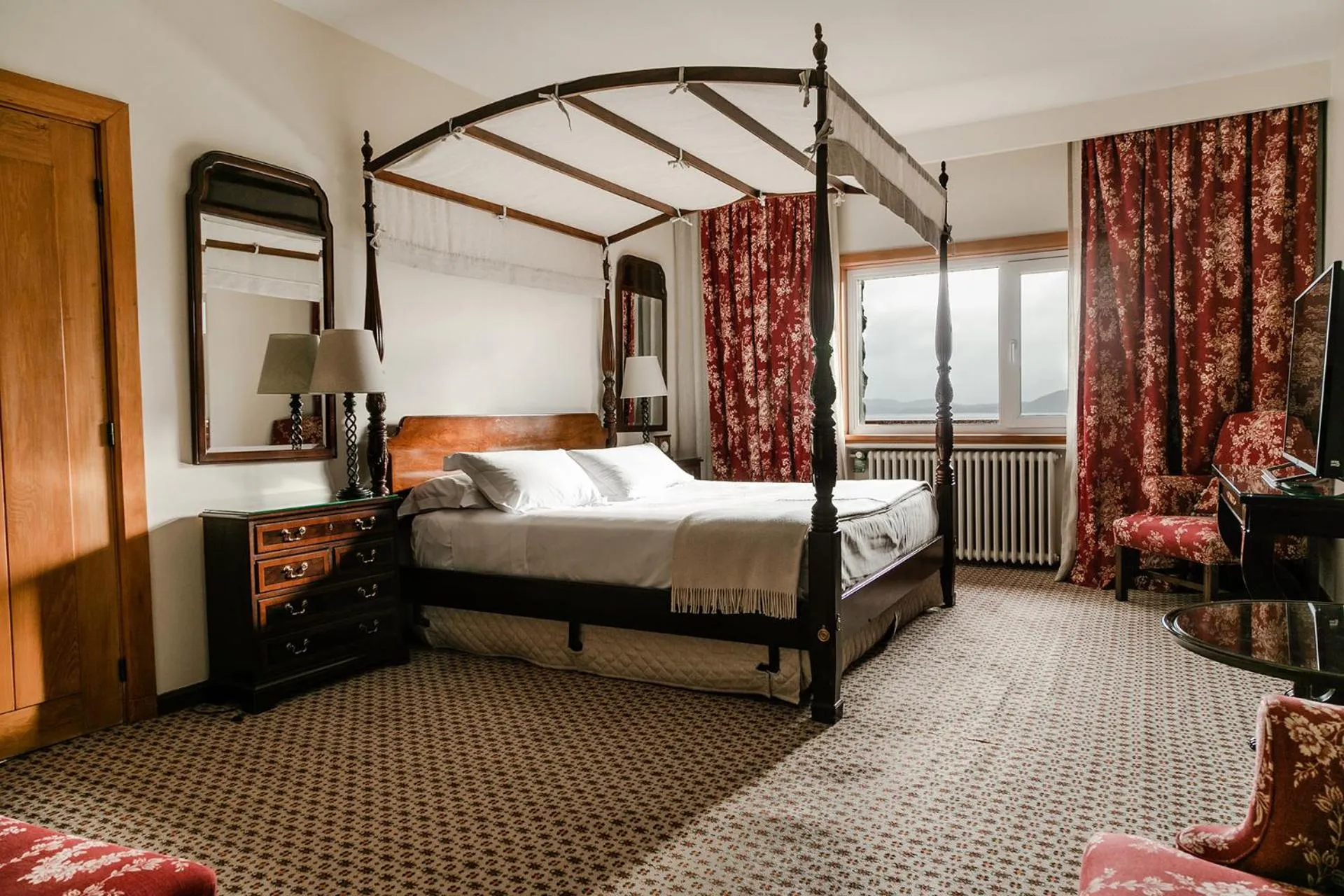 Bedroom, Bed in Llao Llao Resort, Golf-Spa