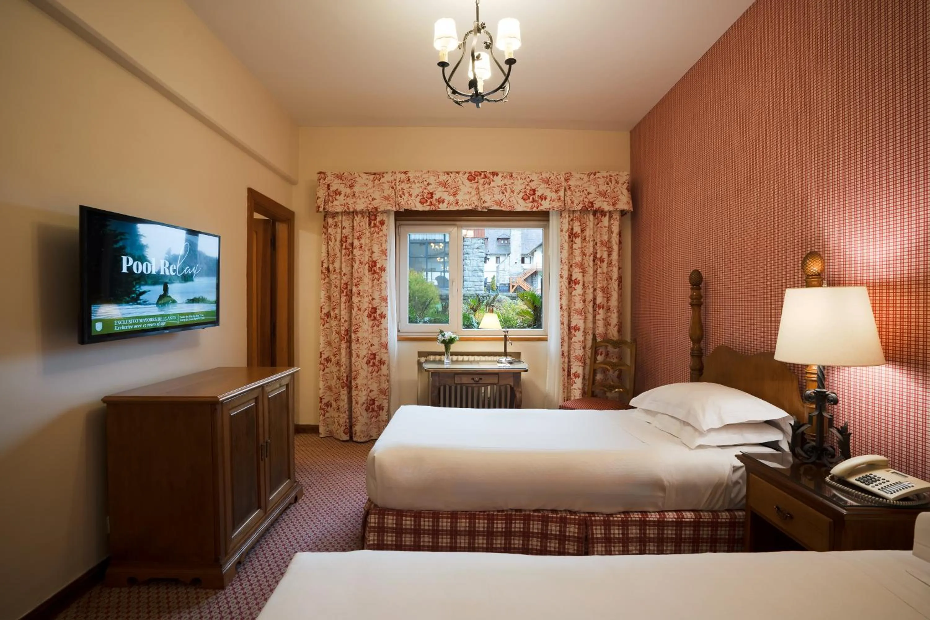 Bedroom, Bed in Llao Llao Resort, Golf-Spa