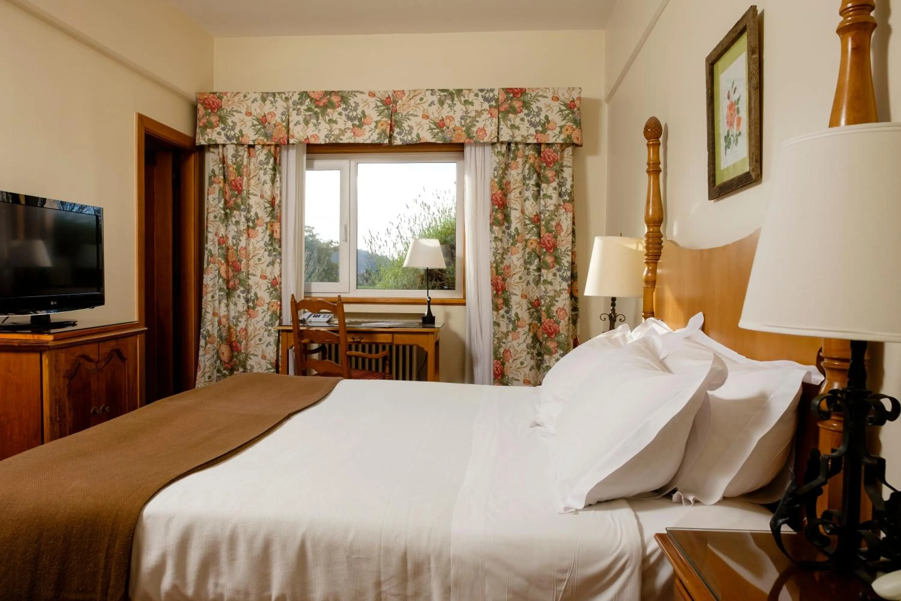 Bedroom, Bed in Llao Llao Resort, Golf-Spa